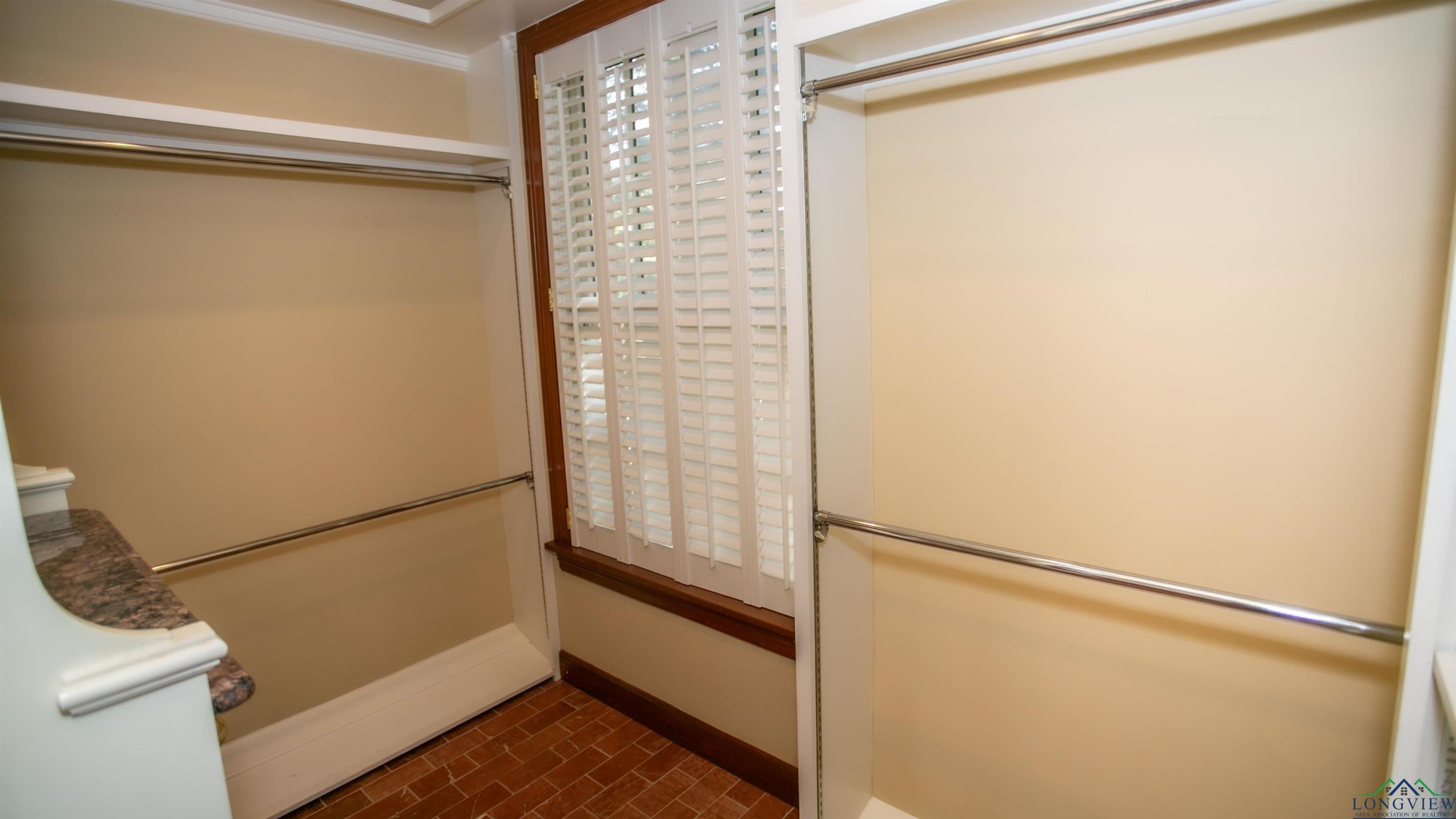 Marshall, Texas, 75670, United States, 5 Bedrooms Bedrooms, ,5 BathroomsBathrooms,Residential,For Sale,1943328