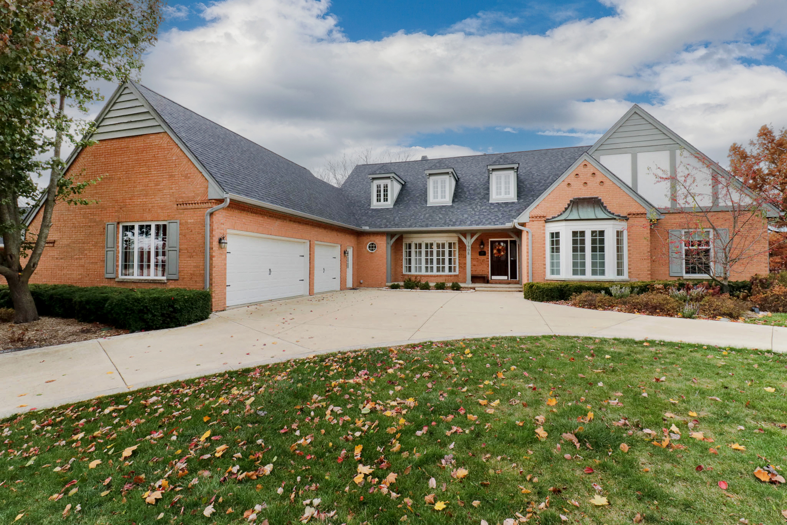 Bloomington, Illinois, 61704, United States, 5 Bedrooms Bedrooms, ,4 BathroomsBathrooms,Residential,For Sale,1991973