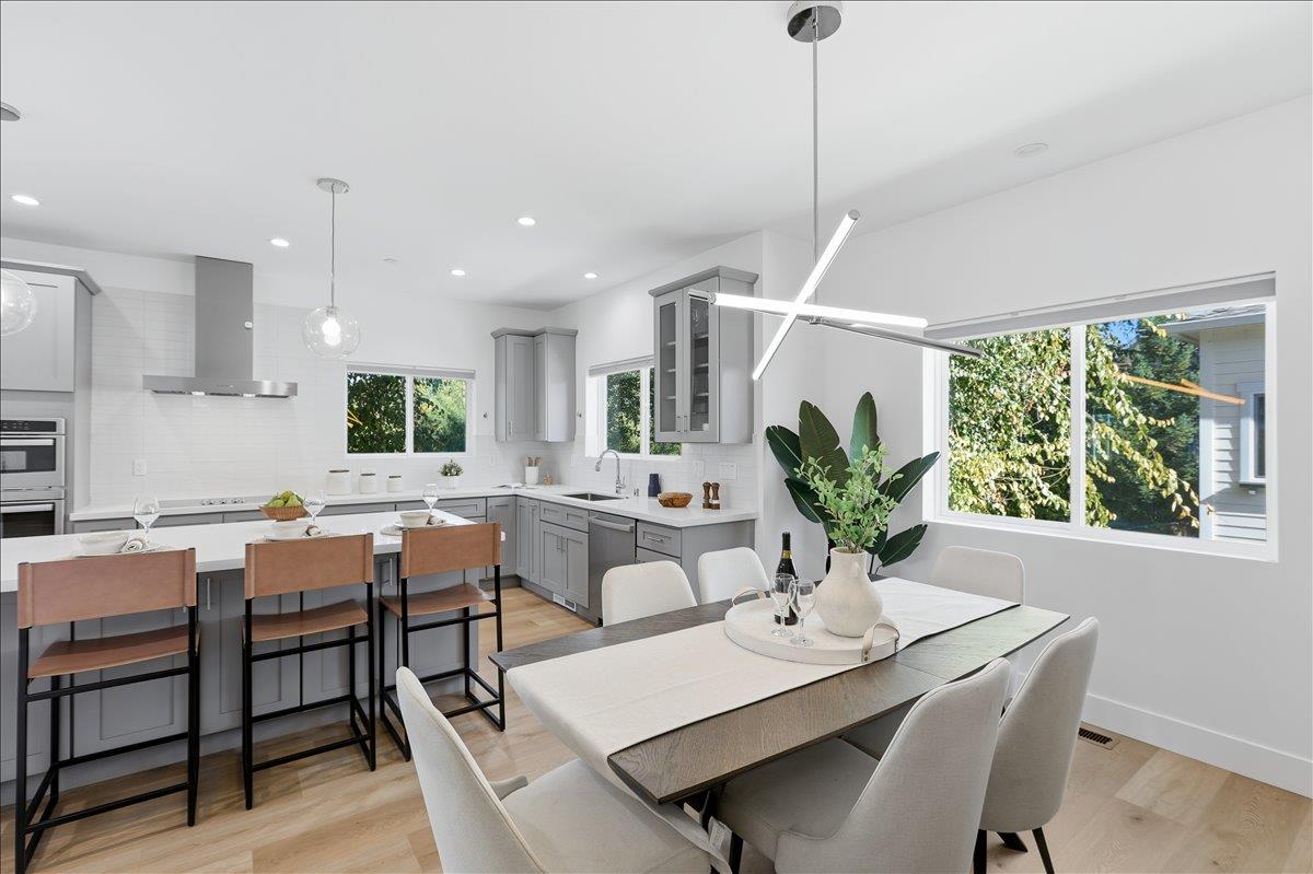 Mountain View, California, 94043, United States, 4 Bedrooms Bedrooms, ,4 BathroomsBathrooms,Residential,For Sale,1989678