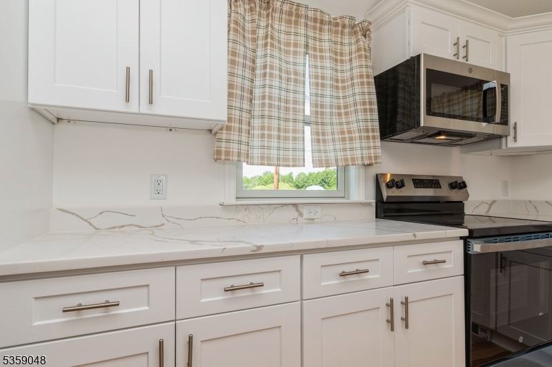 Franklin Twp., New Jersey, 08825, United States, 2 Bedrooms Bedrooms, ,3 BathroomsBathrooms,Residential,For Sale,1820941