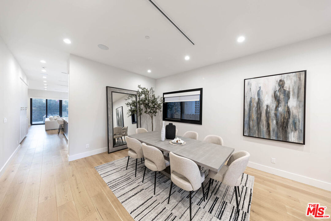 Los Angeles, California, 90048, United States, 4 Bedrooms Bedrooms, ,2 BathroomsBathrooms,Residential,For Sale,1862475