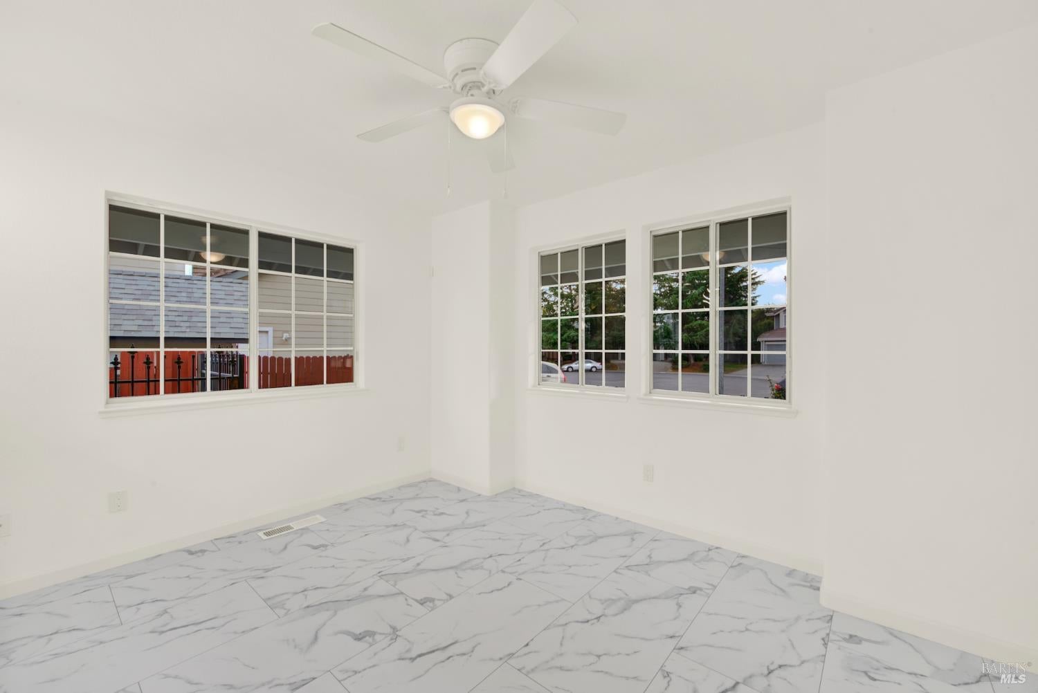 Dixon, California, 95620, United States, 5 Bedrooms Bedrooms, ,3 BathroomsBathrooms,Residential,For Sale,1992877