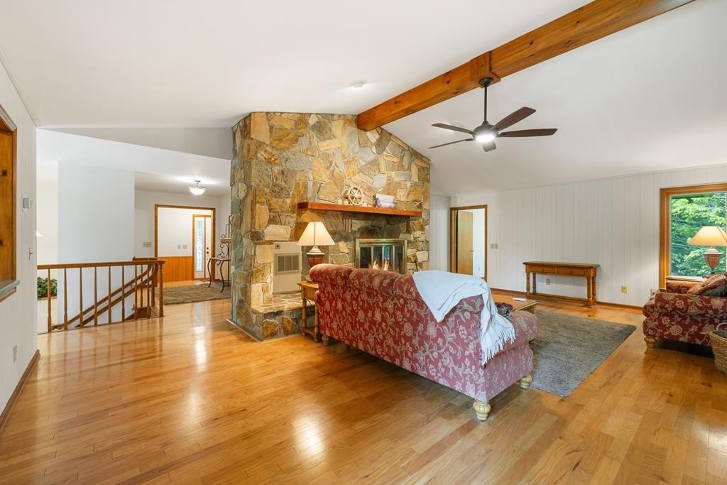 Hayesville, North Carolina, 28904, United States, 4 Bedrooms Bedrooms, ,3 BathroomsBathrooms,Residential,For Sale,1983096