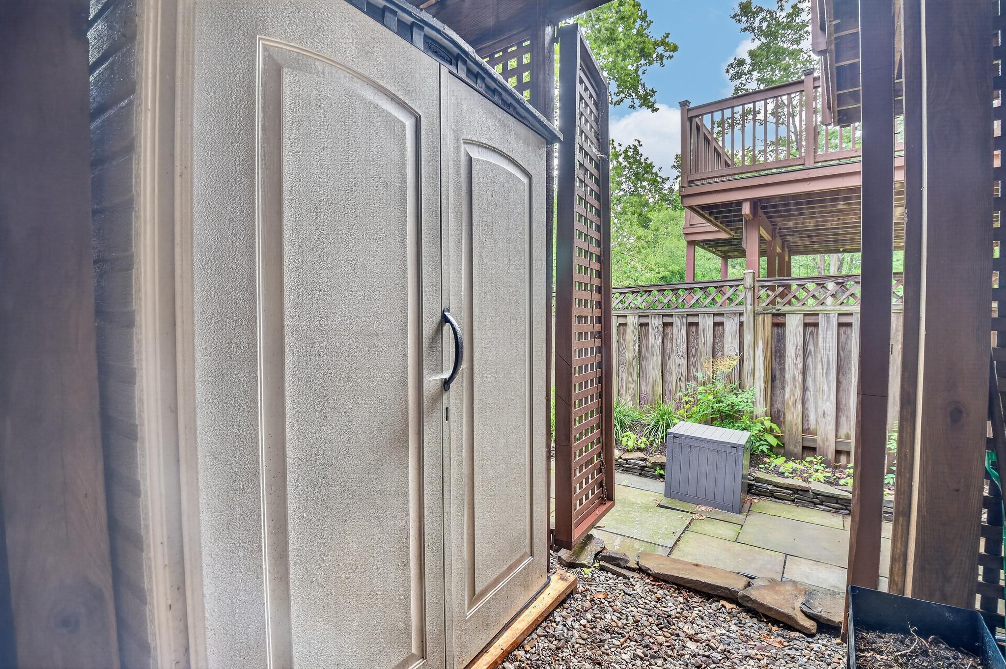  105 Crofton Hill Lane, Rockville, MD, 20850 - 物件實景