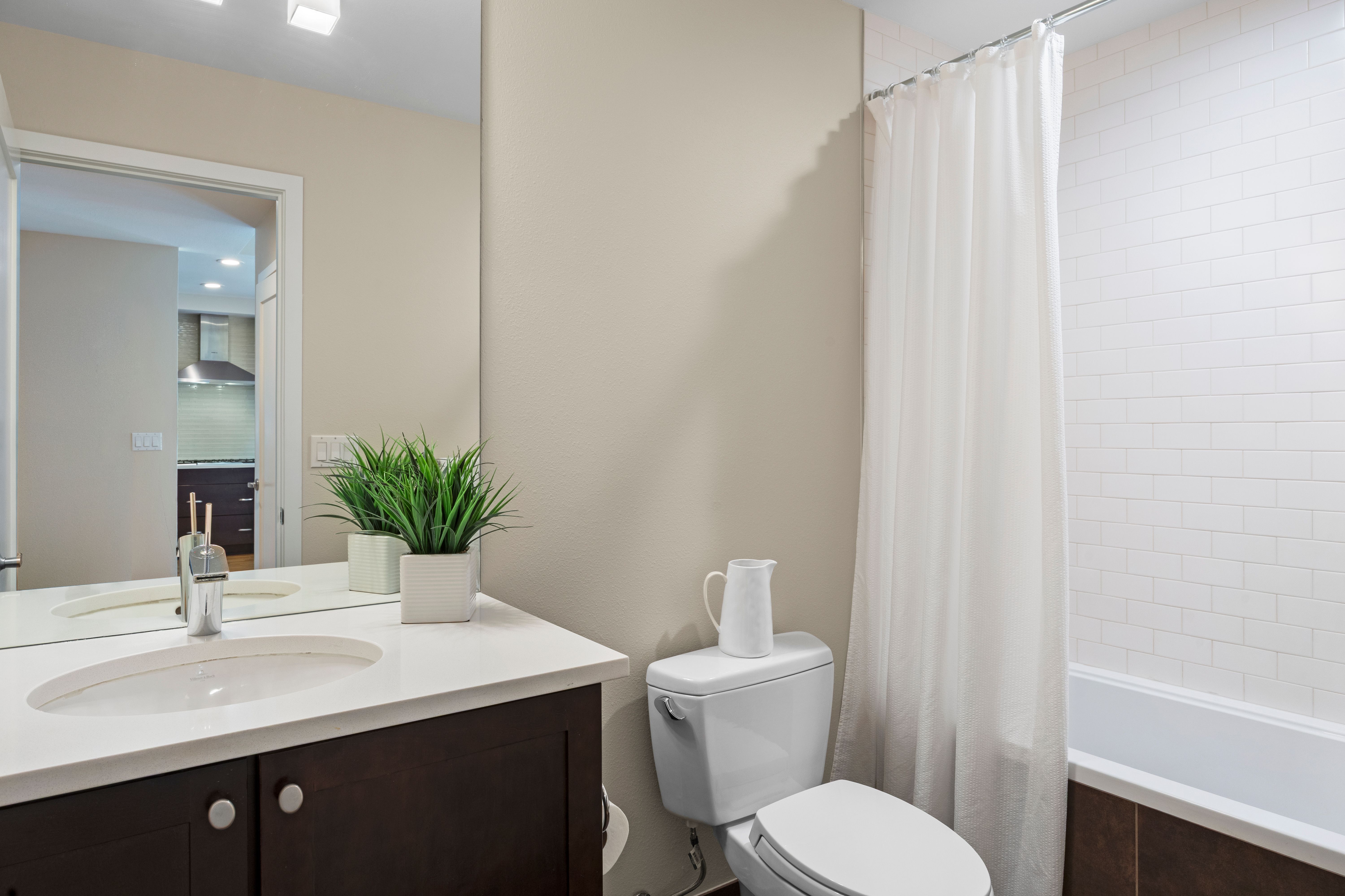  One-of-a-Kind Washington Park Retreat with Private Balcony - 物件實景