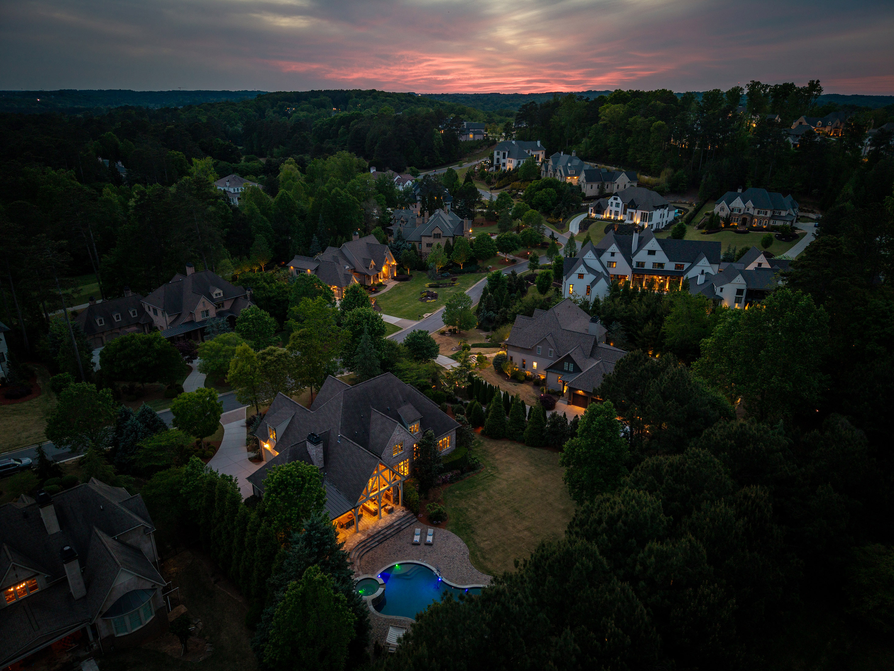  Experience Luxury in One of Georgia’s Most Prestigious Gated Golf Communities - 物件實景