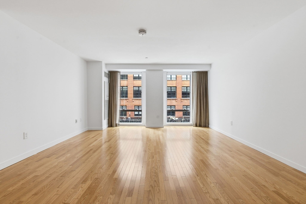 Boston, Massachusetts, 02110, United States, 2 Bedrooms Bedrooms, ,2 BathroomsBathrooms,Residential,For Sale,2048727