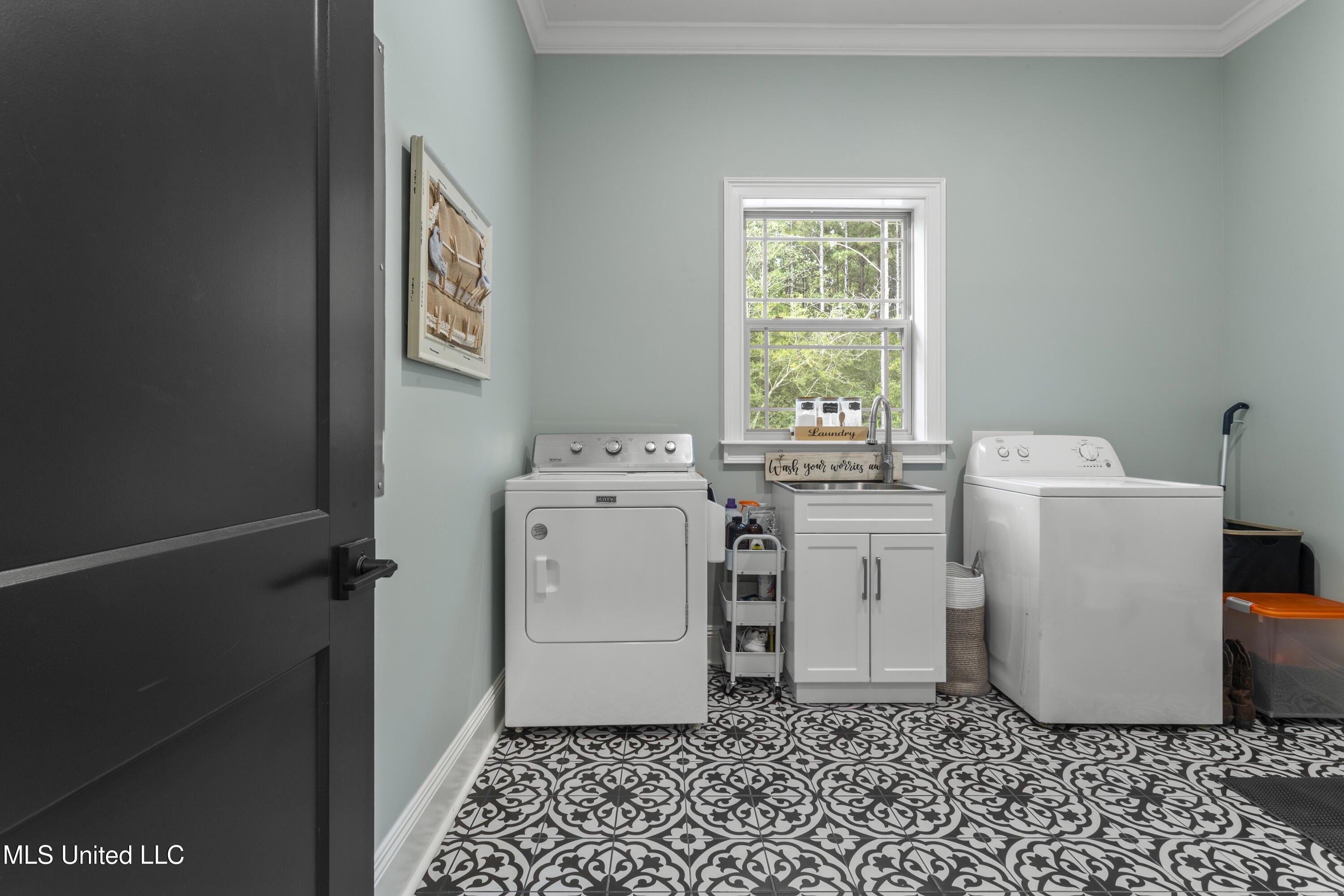 Gulfport, Mississippi, 39503, United States, 5 Bedrooms Bedrooms, ,5 BathroomsBathrooms,Residential,For Sale,1974357