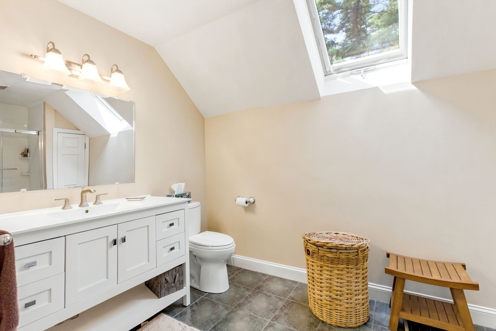 Middleton, Massachusetts, 01949, United States, 4 Bedrooms Bedrooms, ,3 BathroomsBathrooms,Residential,For Sale,2048371