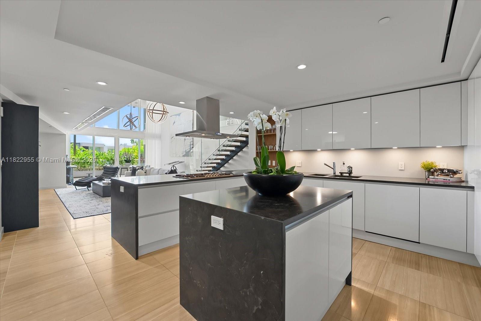 Miami Beach, Florida, 33140, United States, 4 Bedrooms Bedrooms, ,5 BathroomsBathrooms,Residential,For Sale,1949719