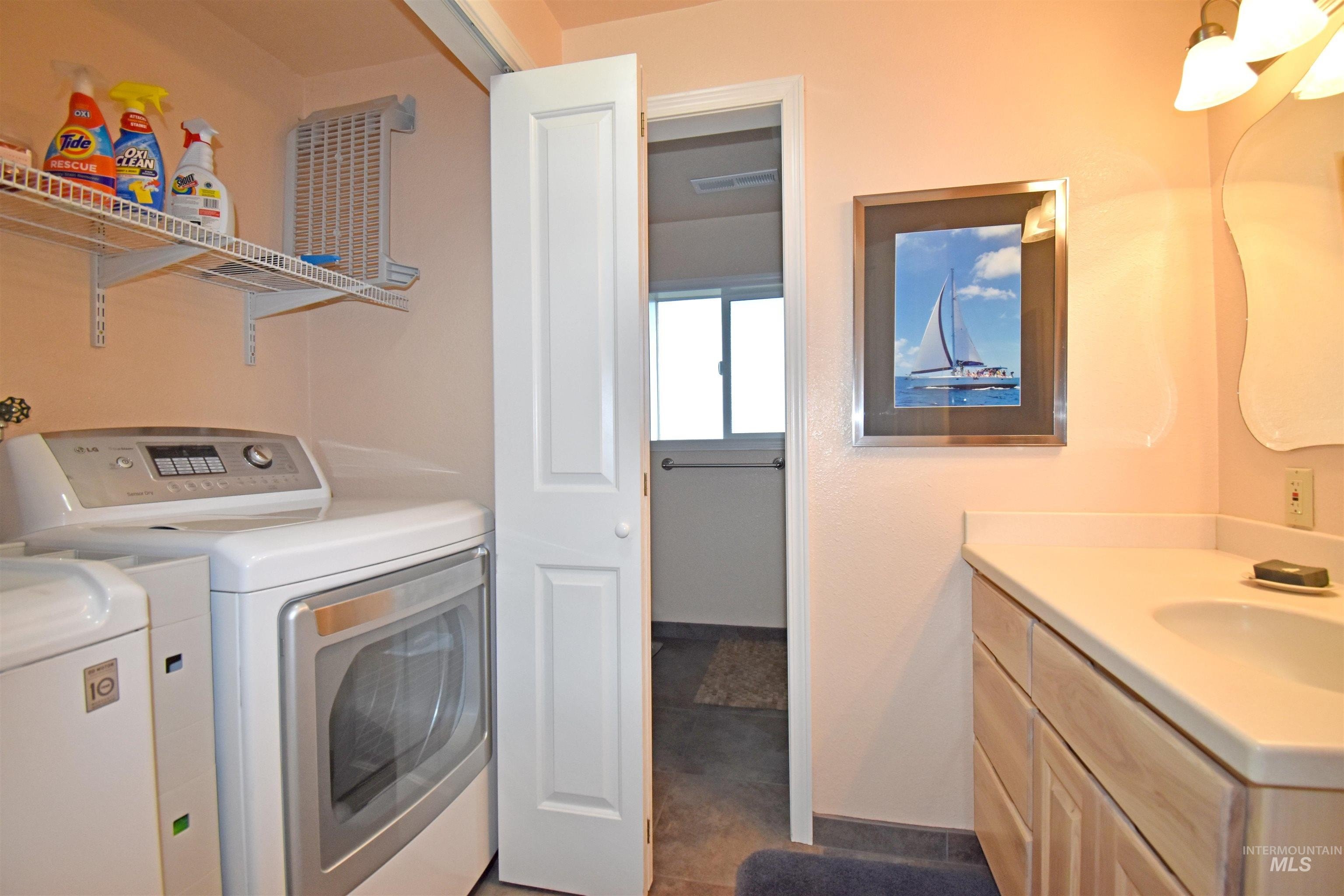 Clarkston, Washington, 99403, United States, 4 Bedrooms Bedrooms, ,2 BathroomsBathrooms,Residential,For Sale,2011343