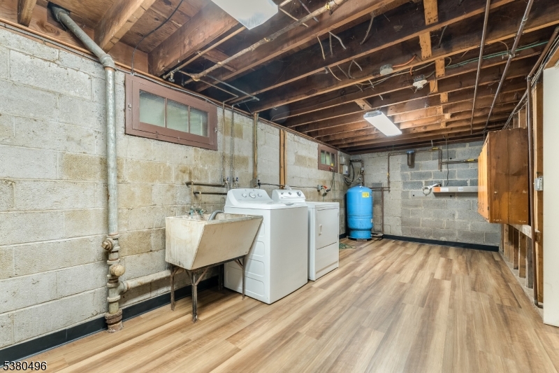 Bridgewater Twp., New Jersey, 07920, United States, 3 Bedrooms Bedrooms, ,2 BathroomsBathrooms,Residential,For Sale,1927151