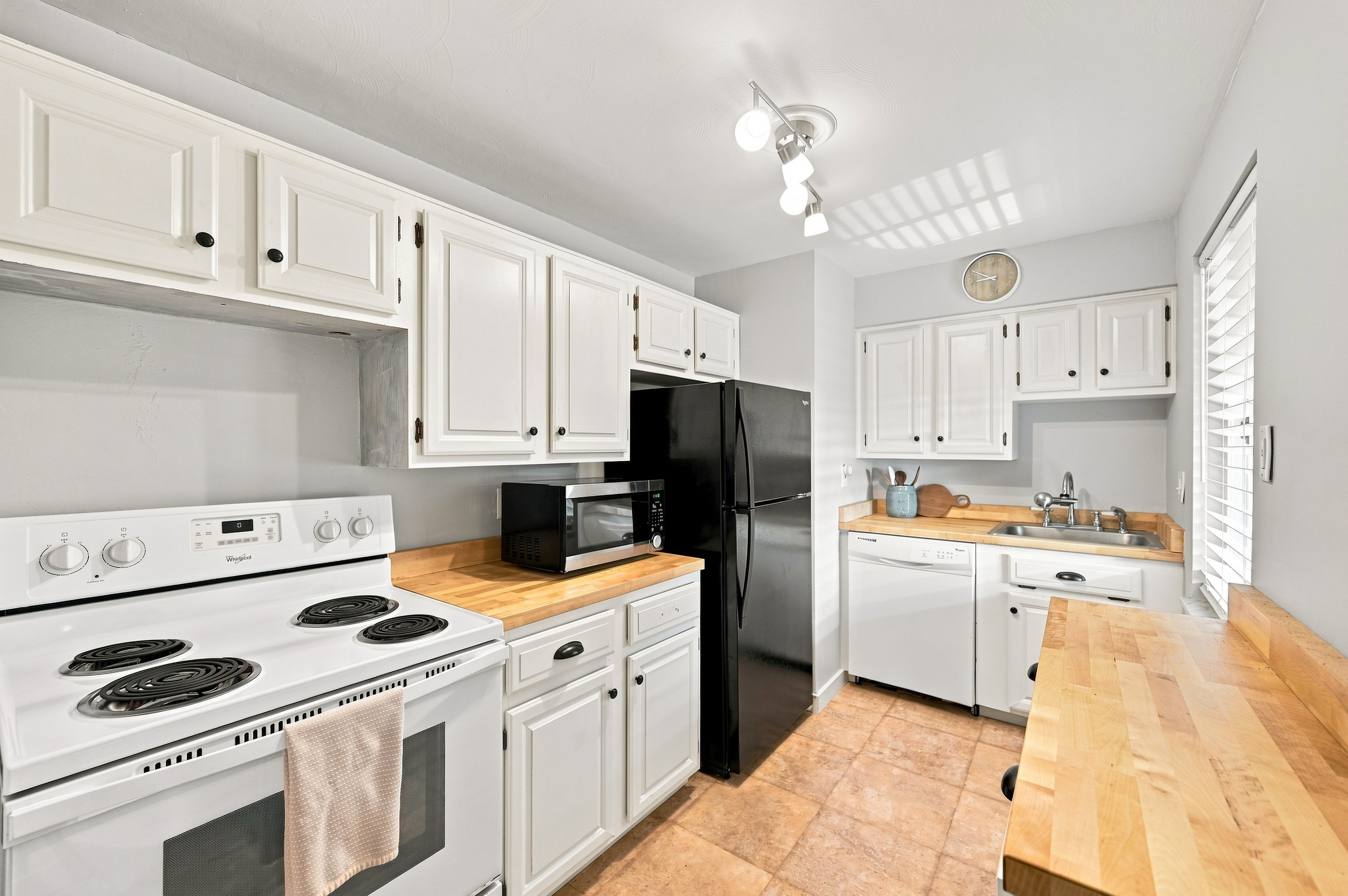  501 Sunnyland Avenue, Pittsburgh, PA 15227 - 物件實景