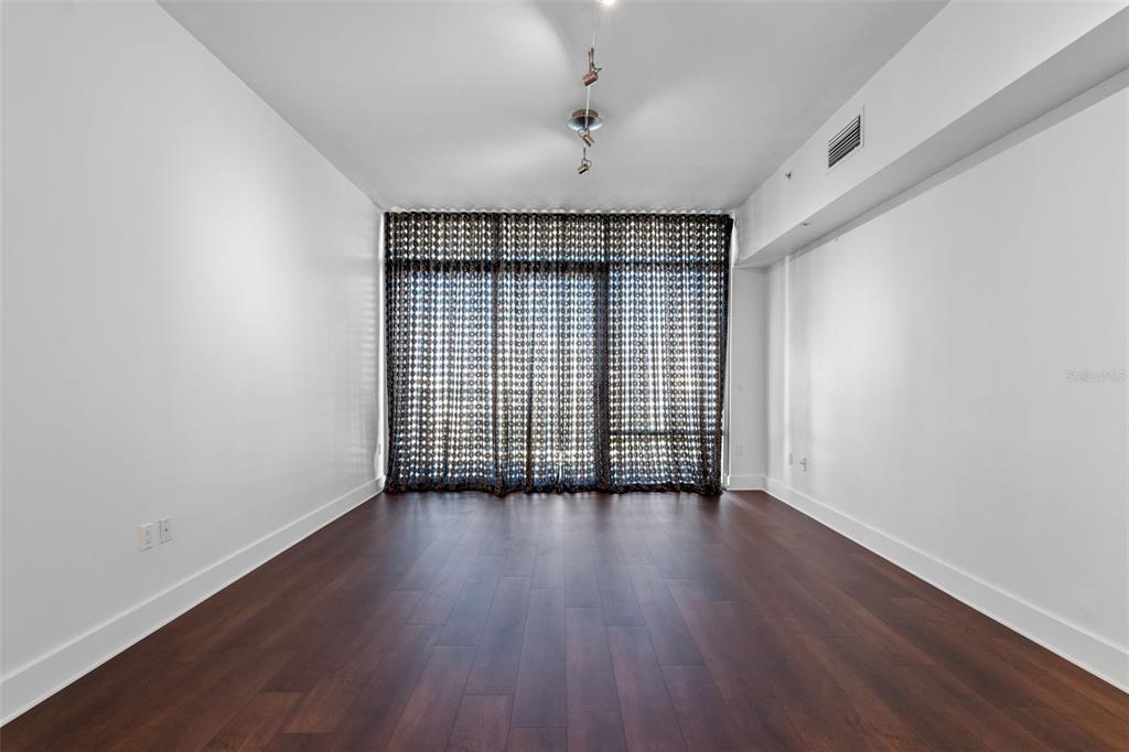 Orlando, Florida, 32801, United States, 2 Bedrooms Bedrooms, ,2 BathroomsBathrooms,Residential,For Sale,1987593