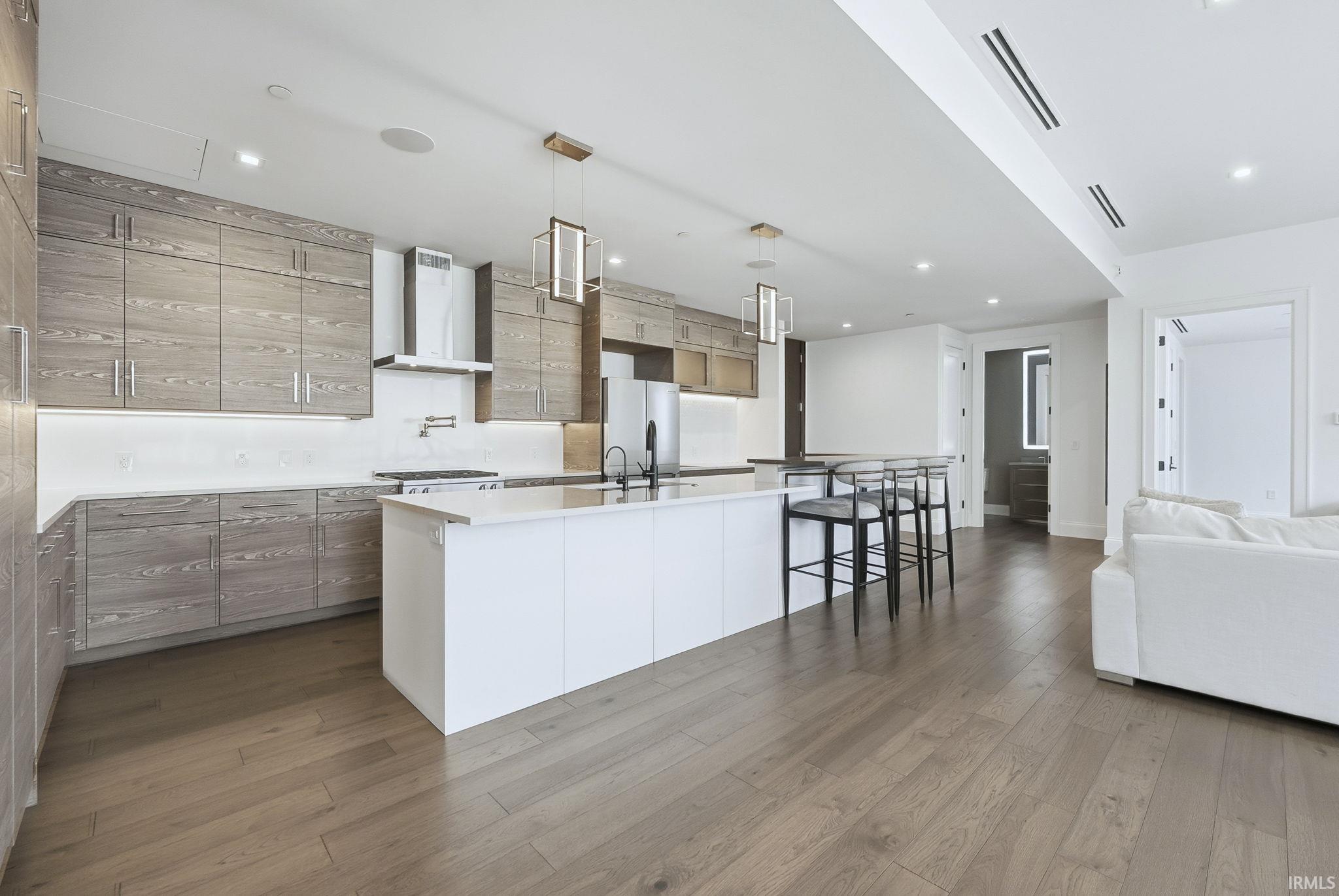 Fort Wayne, Indiana, 46802, United States, 2 Bedrooms Bedrooms, ,3 BathroomsBathrooms,Residential,For Sale,1987044