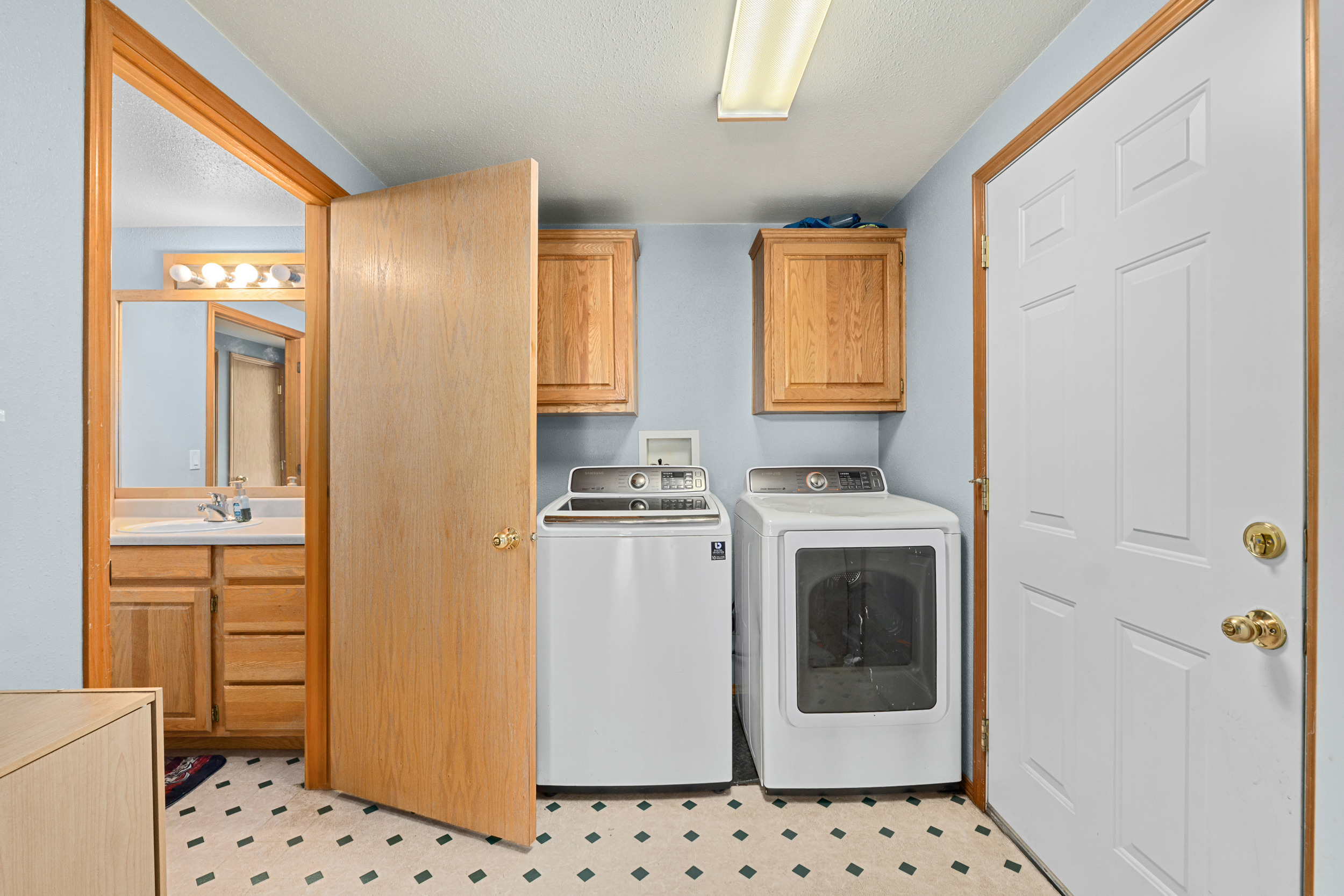 Colville, Washington, 99114, United States, 2 Bedrooms Bedrooms, ,3 BathroomsBathrooms,Residential,For Sale,1763209
