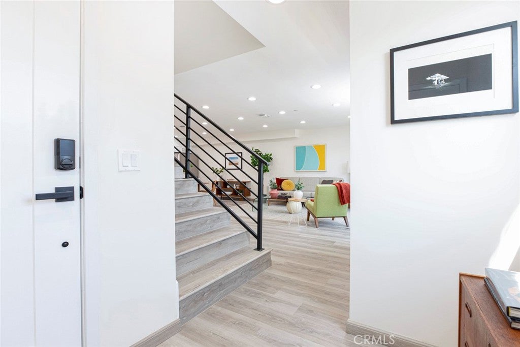 Los Angeles, California, 90027, United States, ,Residential,For Sale,1938959