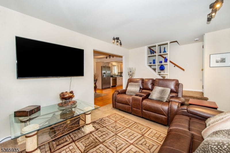 Wayne Twp., New Jersey, 07470, United States, 5 Bedrooms Bedrooms, ,3 BathroomsBathrooms,Residential,For Sale,1928449
