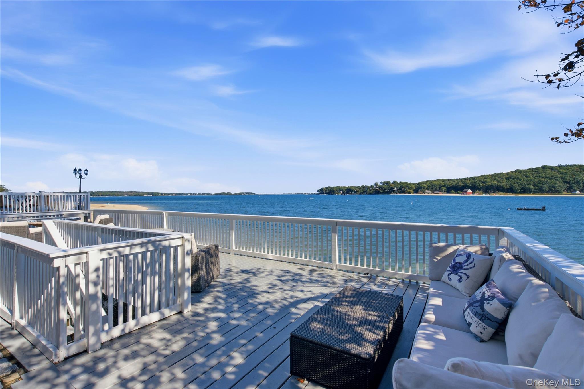  565 Mckinley Terrace, Centerport, NY, 11721 - 物件實景