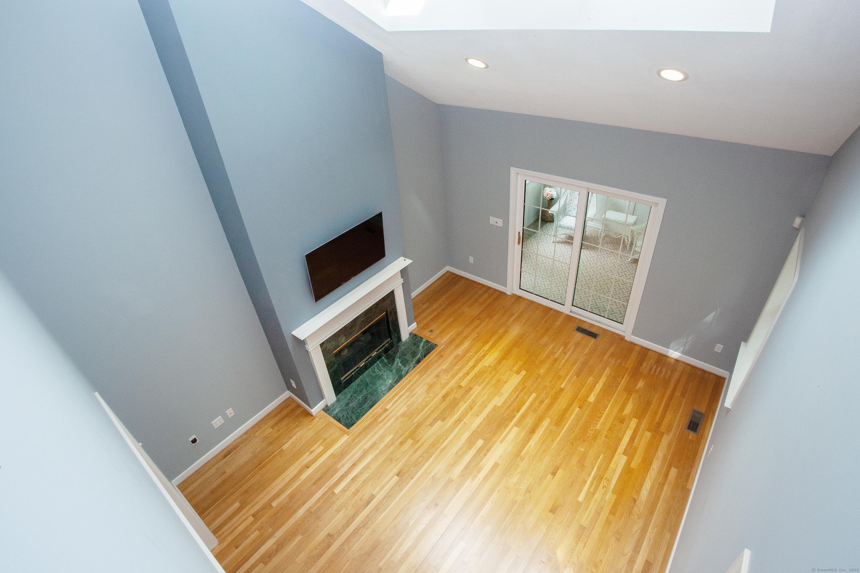 Simsbury, Connecticut, 06070, United States, 2 Bedrooms Bedrooms, ,4 BathroomsBathrooms,Residential,For Sale,1989930