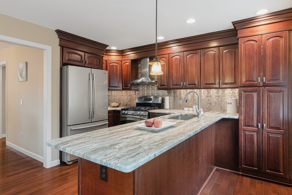 Shrewsbury, Massachusetts, 01545, United States, 2 Bedrooms Bedrooms, ,3 BathroomsBathrooms,Residential,For Sale,1987011