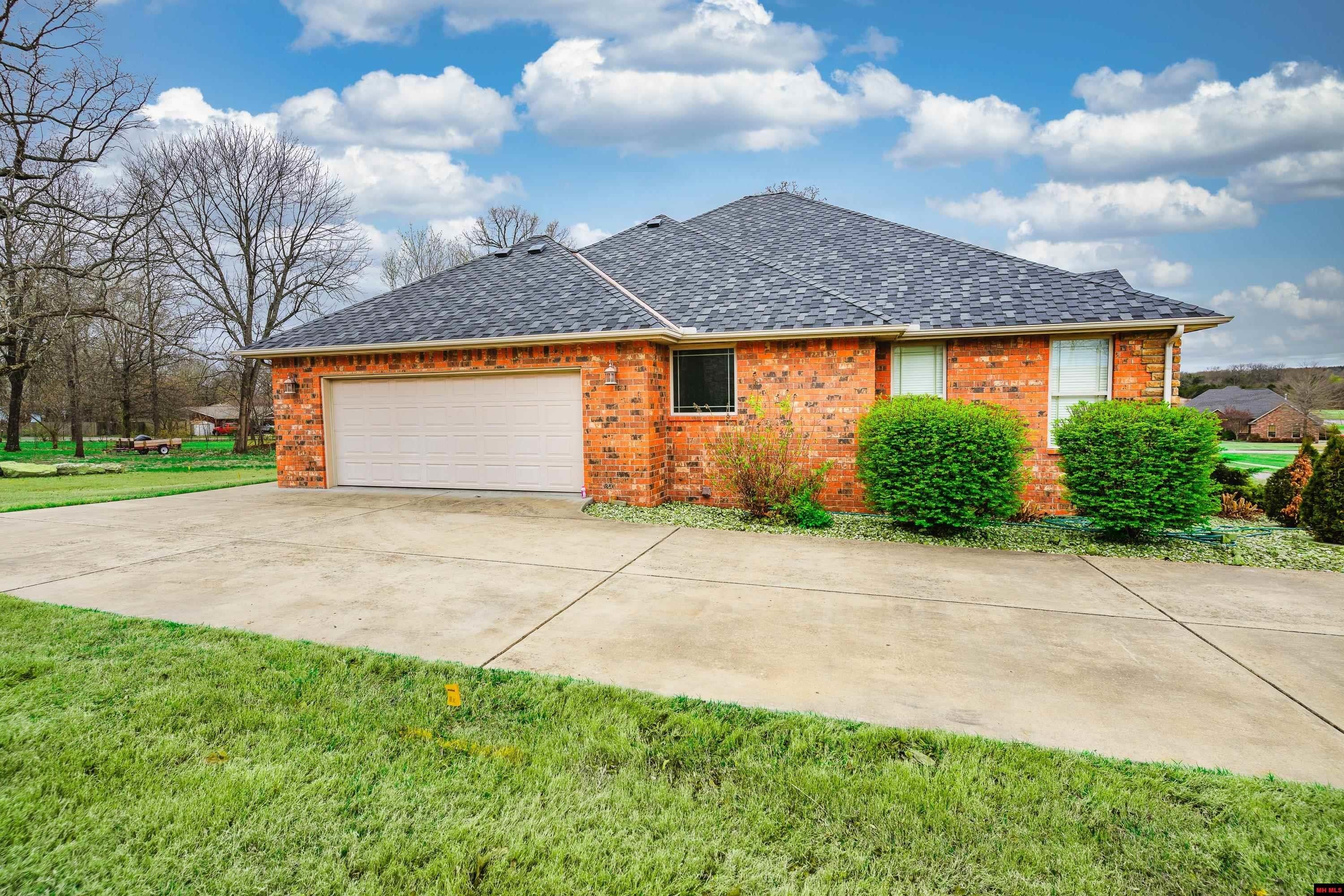Mountain Home, Arkansas, 72653, United States, 3 Bedrooms Bedrooms, ,2 BathroomsBathrooms,Residential,For Sale,2033184