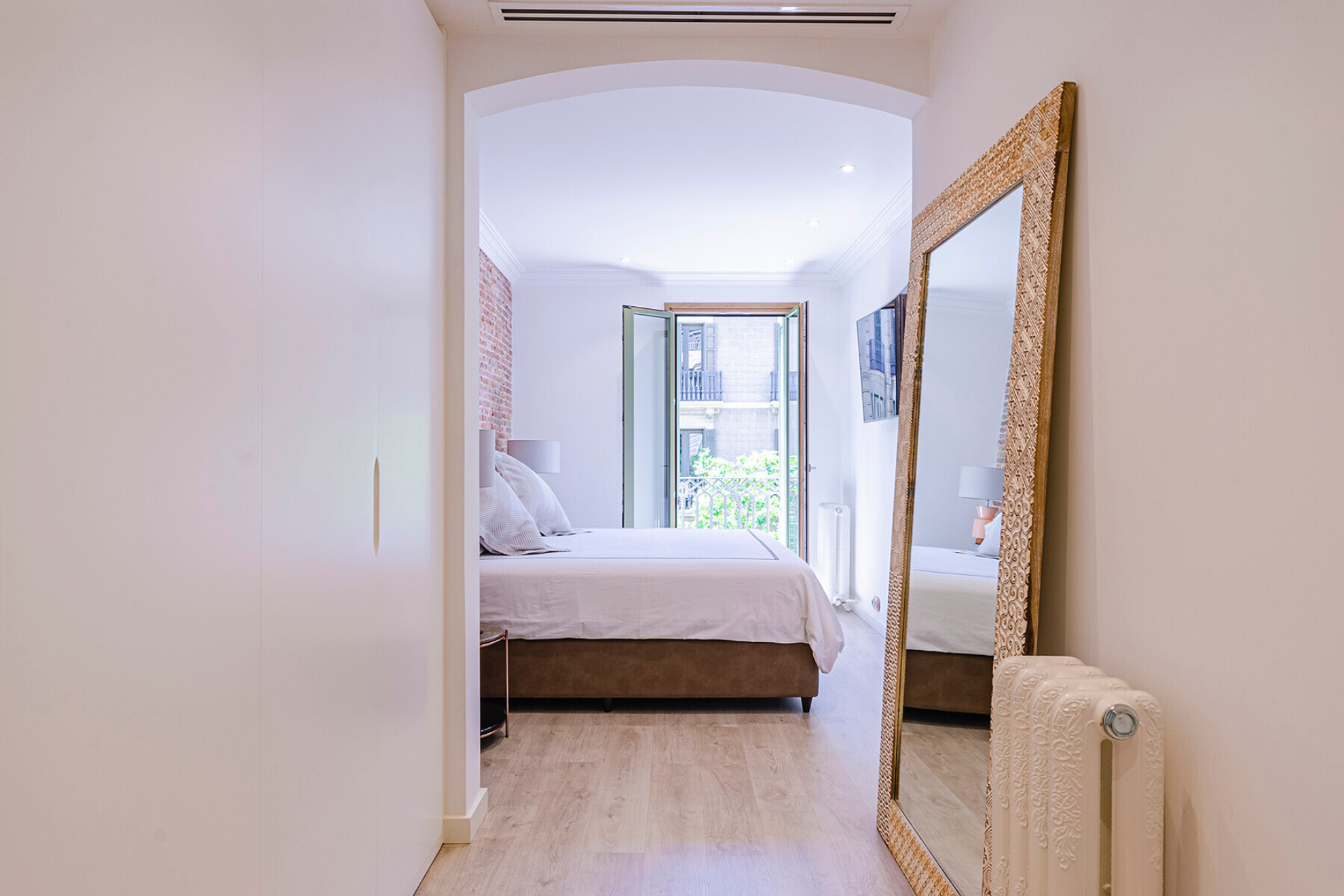  Contemporary elegance with a terrace in the heart of l