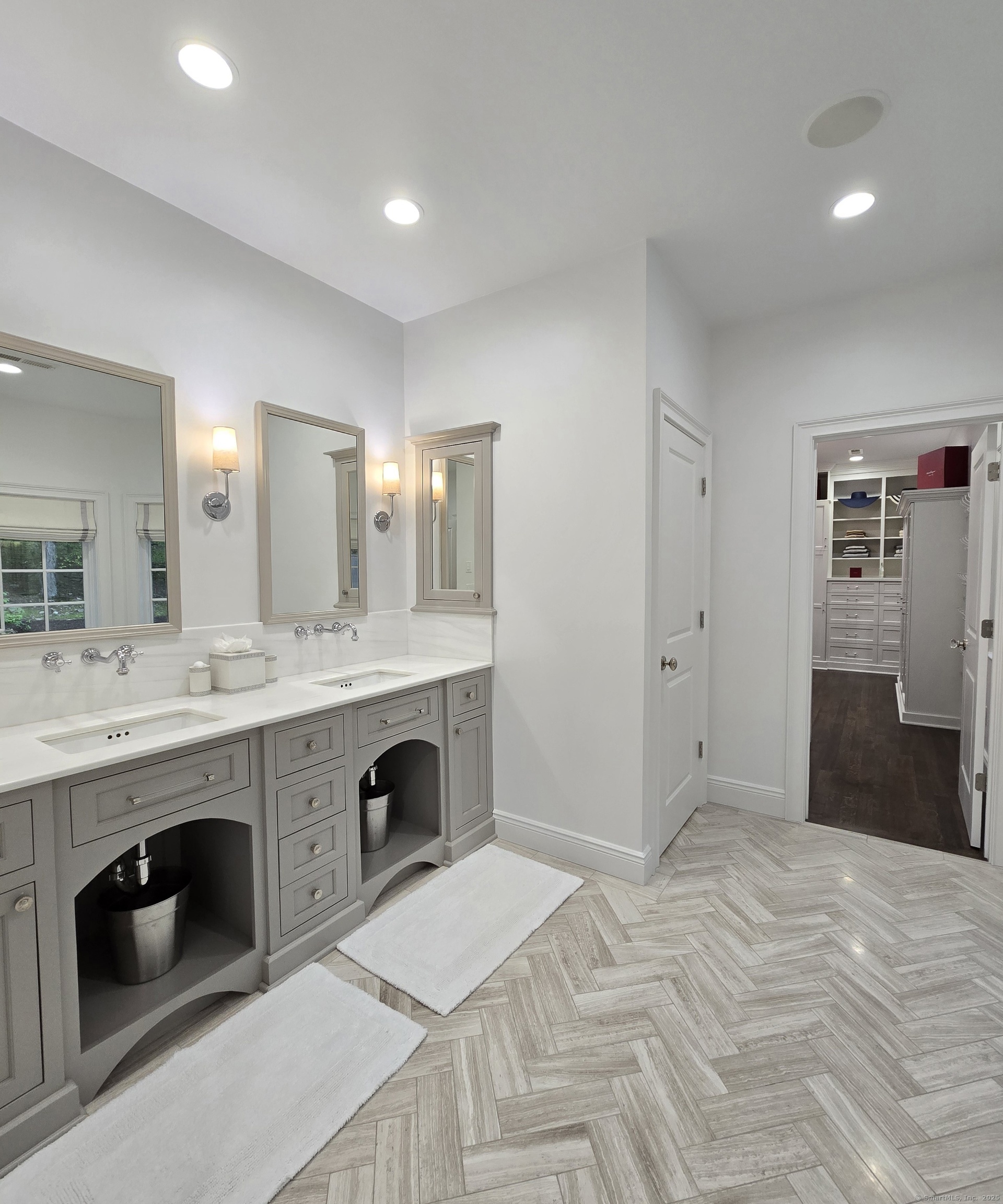 Westport, Connecticut, 06880, United States, 5 Bedrooms Bedrooms, ,5 BathroomsBathrooms,Residential,For Sale,1827473