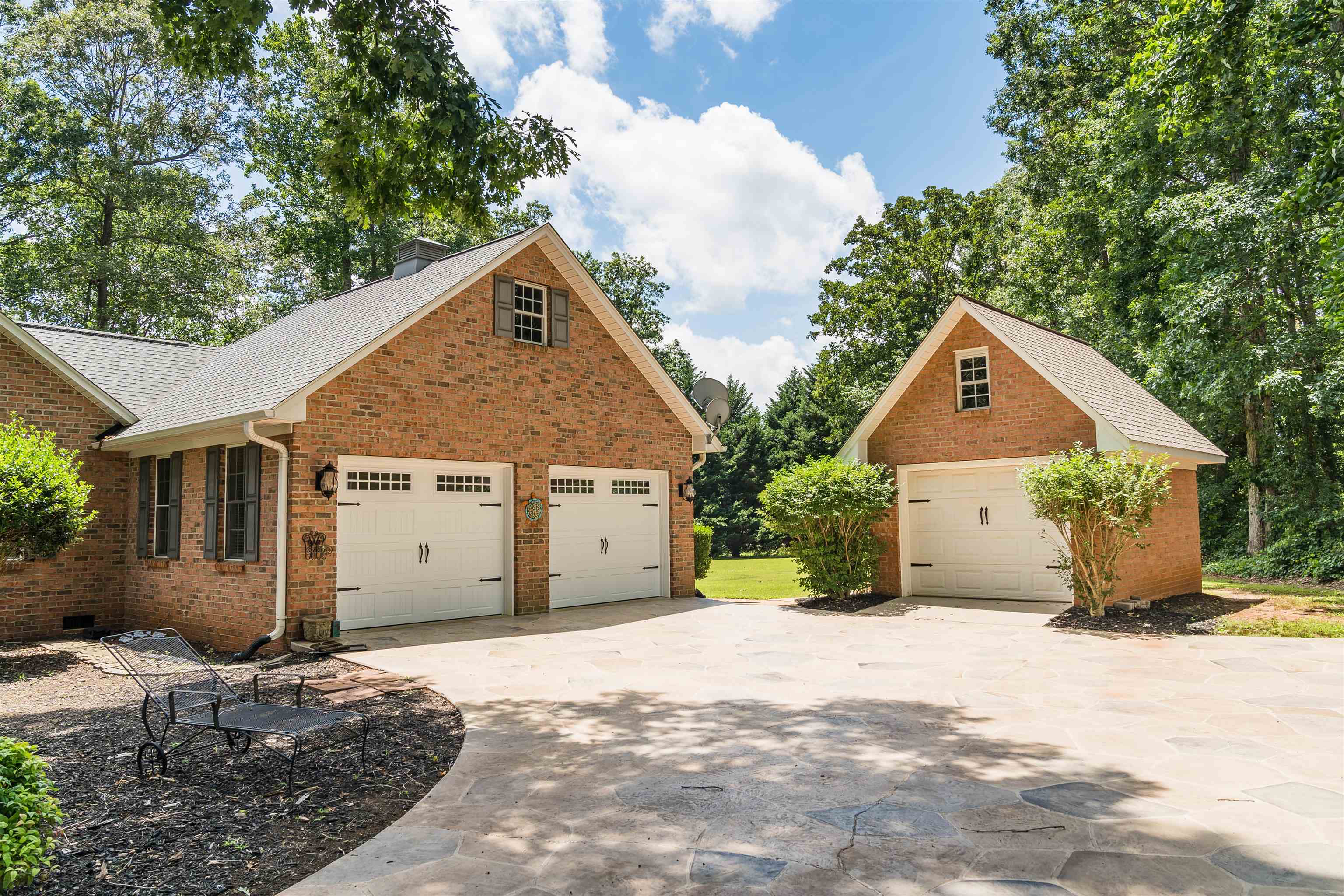 Boiling Springs, South Carolina, 29316, United States, 5 Bedrooms Bedrooms, ,4 BathroomsBathrooms,Residential,For Sale,1943235
