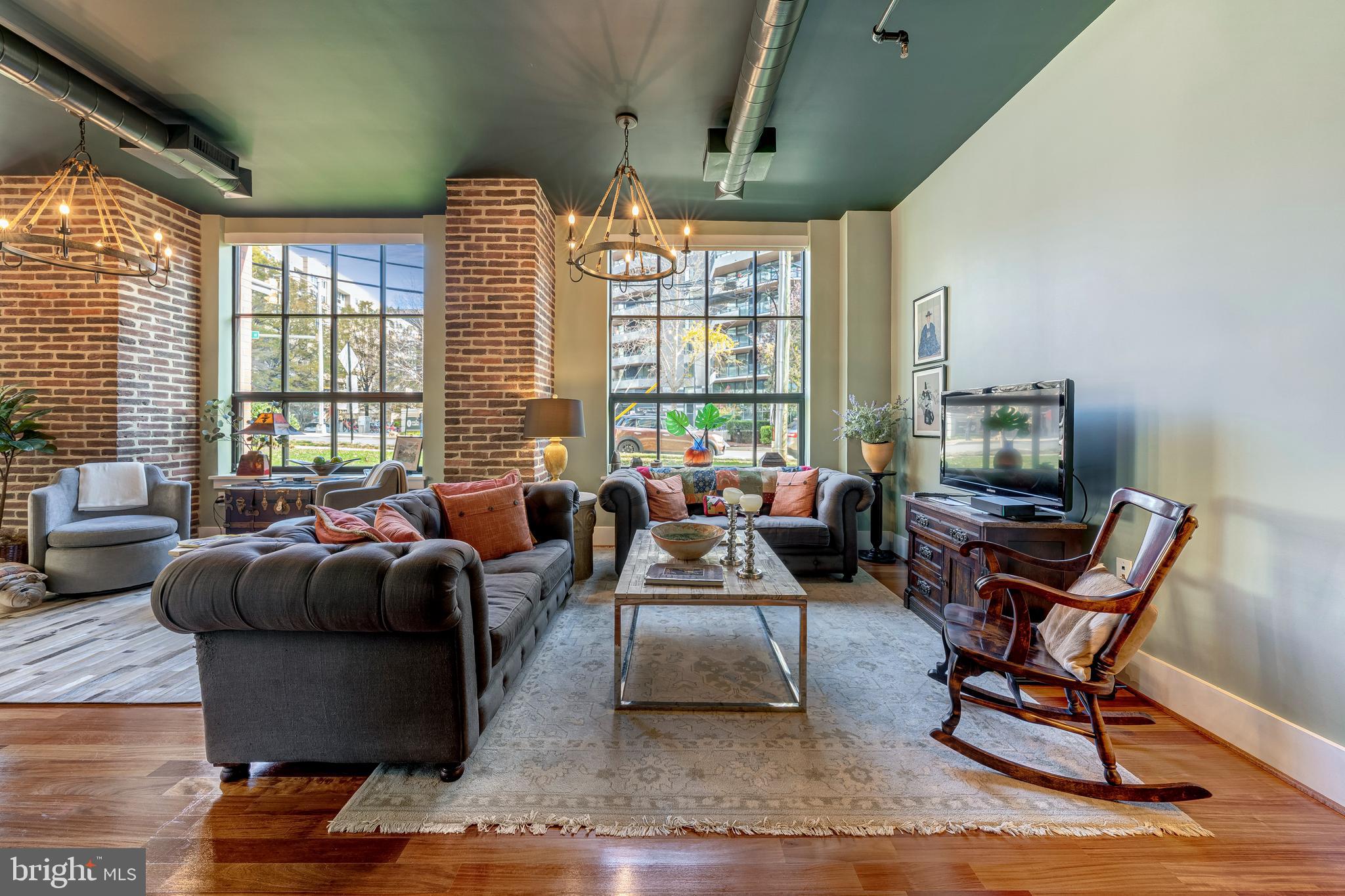 Arlington, Virginia, 22209, United States, 2 Bedrooms Bedrooms, ,2 BathroomsBathrooms,Residential,For Sale,1992776