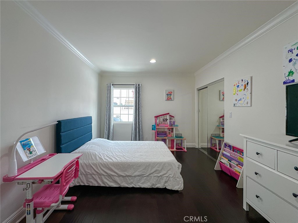 Los Angeles, California, 90043, United States, 3 Bedrooms Bedrooms, ,2 BathroomsBathrooms,Residential,For Sale,1981905