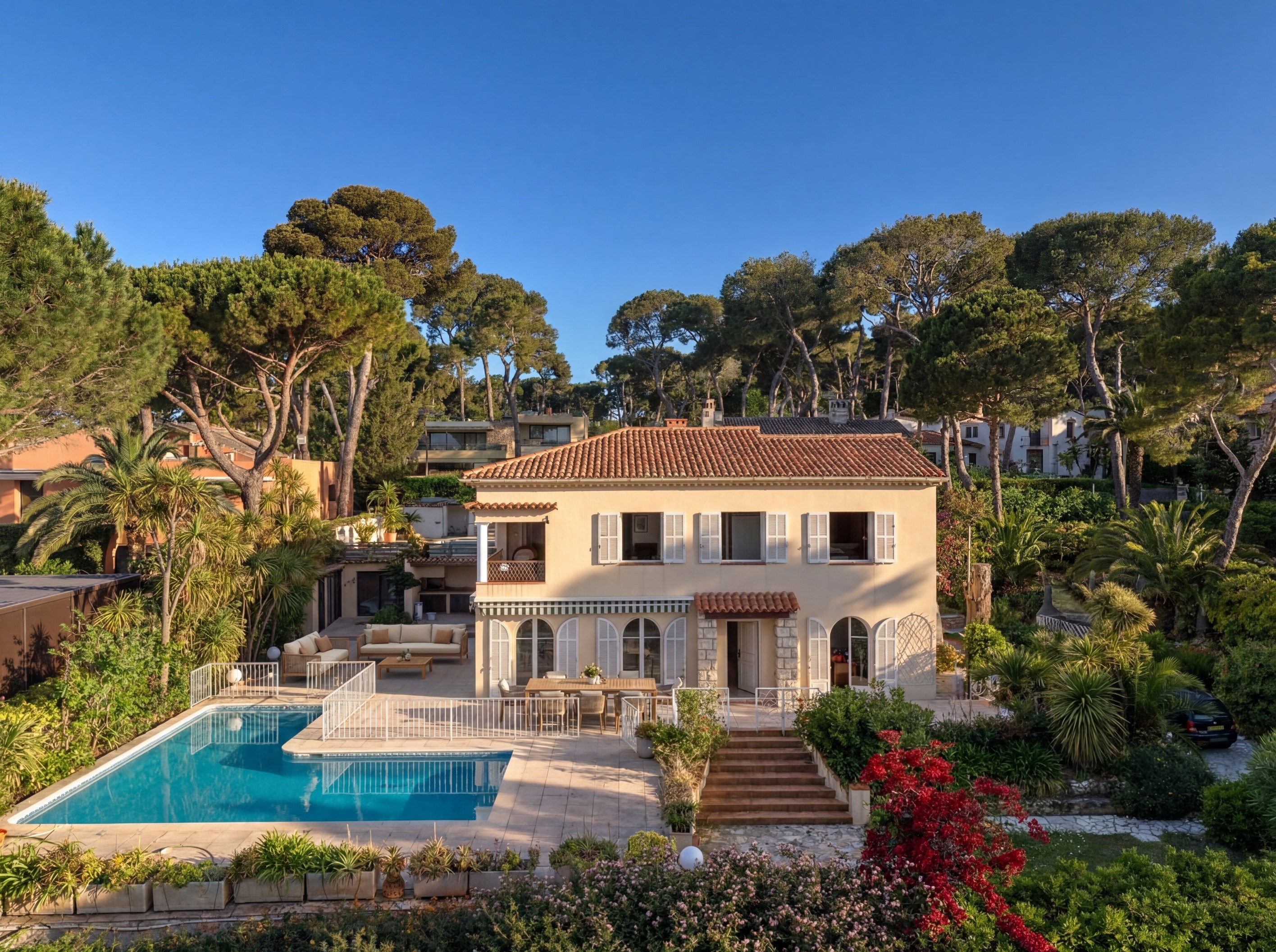  Cap d’Antibes villa with sea views pool and exceptional renovation potential - 物件實景