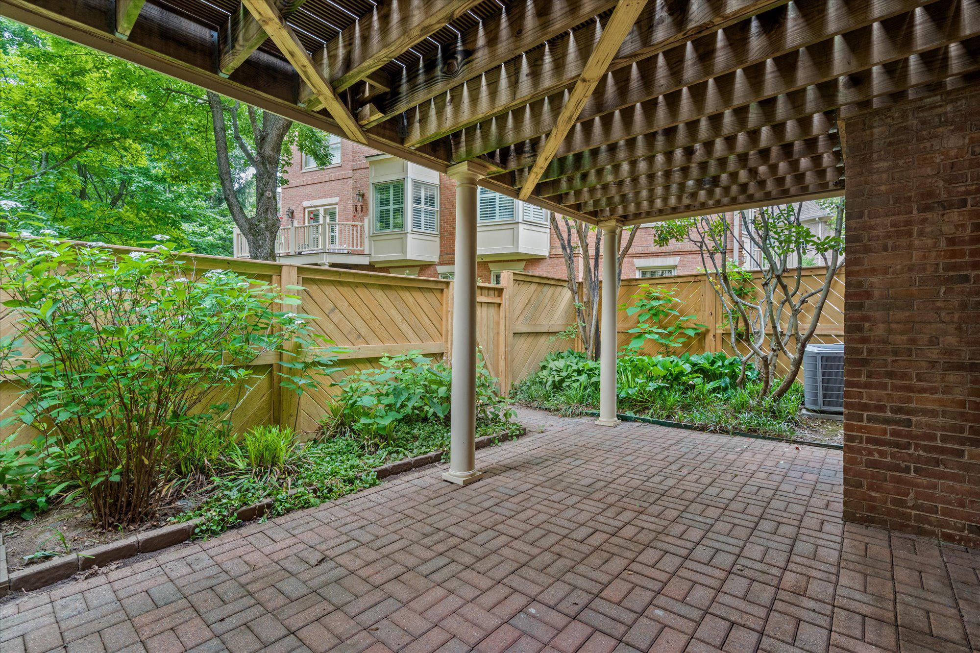  126 Gresham Place, Falls Church, VA, 22046 - 物件實景