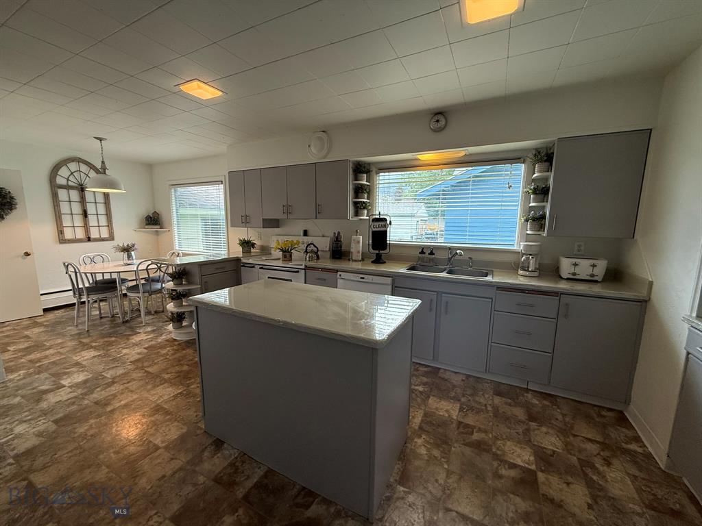 Butte, Montana, 59701, United States, 5 Bedrooms Bedrooms, ,3 BathroomsBathrooms,Residential,For Sale,1981249