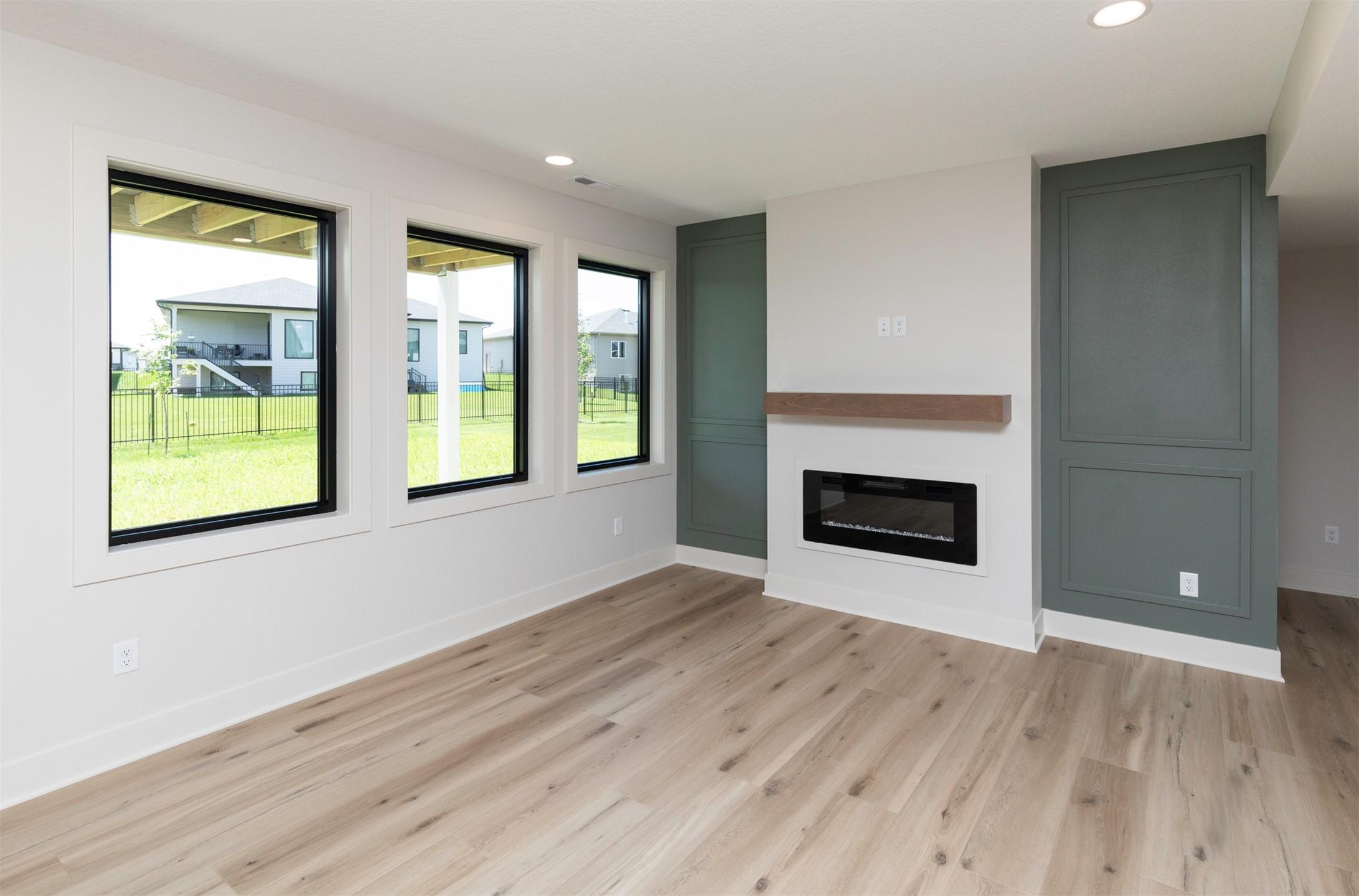 Clive, Iowa, 50325, United States, 5 Bedrooms Bedrooms, ,3 BathroomsBathrooms,Residential,For Sale,1910418