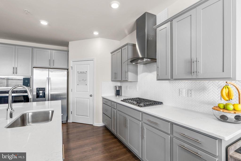 Frederick, Maryland, 21701, United States, 5 Bedrooms Bedrooms, ,4 BathroomsBathrooms,Residential,For Sale,1987107