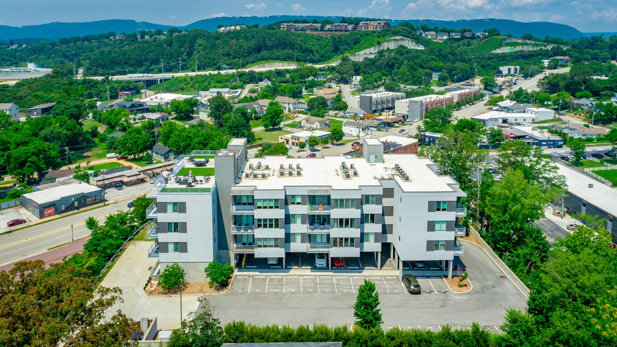 Chattanooga, Tennessee, 37405, United States, 2 Bedrooms Bedrooms, ,2 BathroomsBathrooms,Residential,For Sale,1875132