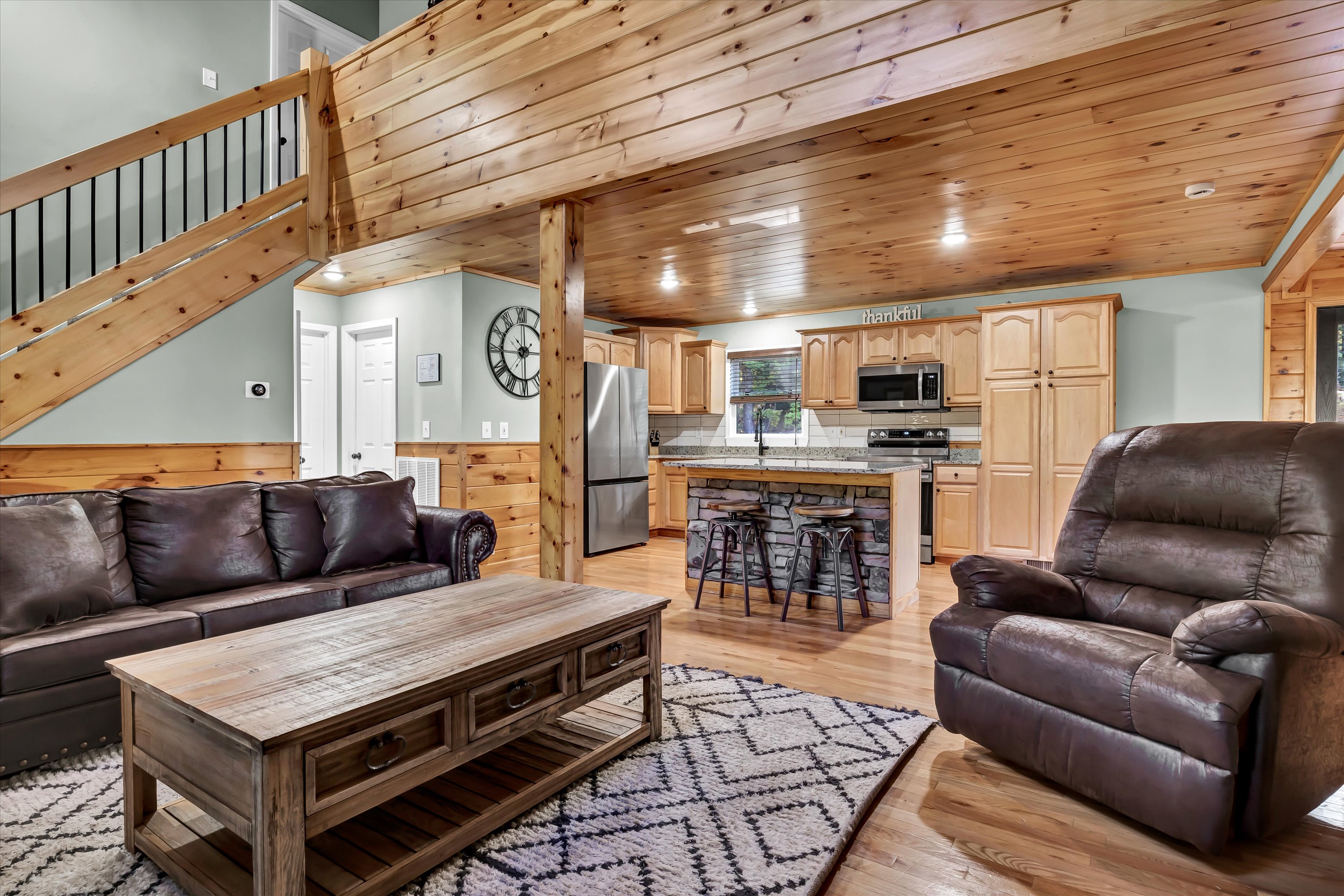 Sevierville, Tennessee, 37862, United States, 4 Bedrooms Bedrooms, ,5 BathroomsBathrooms,Residential,For Sale,1915370