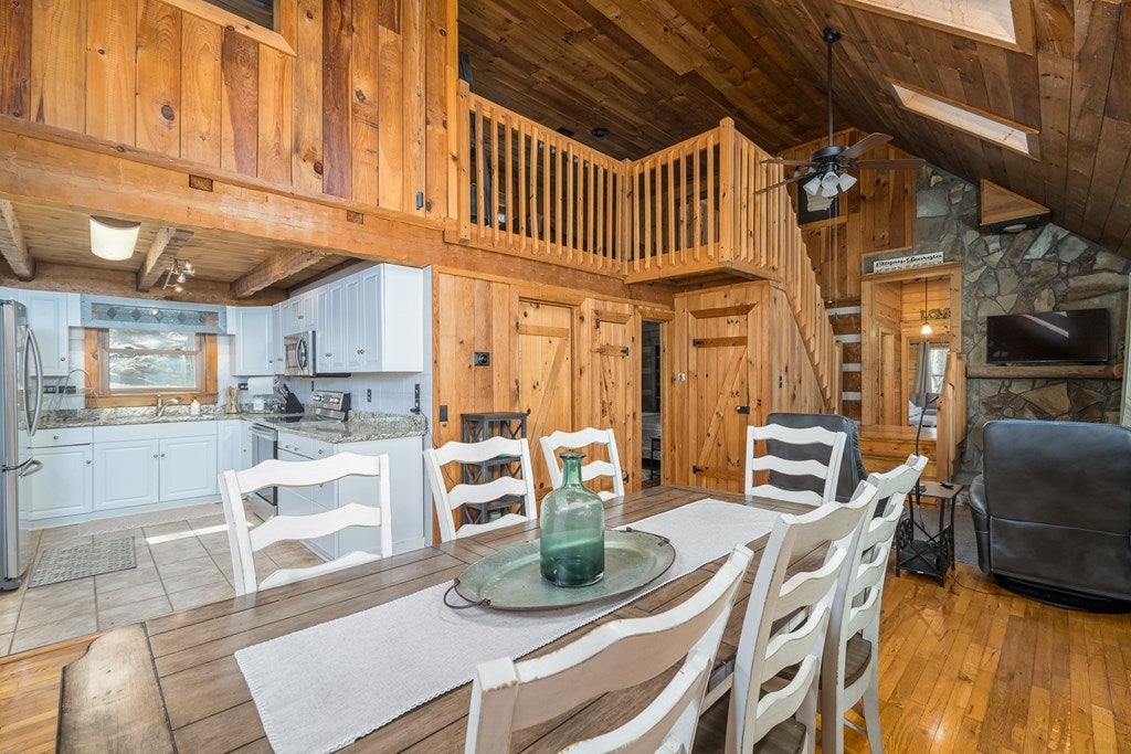 Ellijay, Georgia, 30540, United States, 4 Bedrooms Bedrooms, ,4 BathroomsBathrooms,Residential,For Sale,1858933