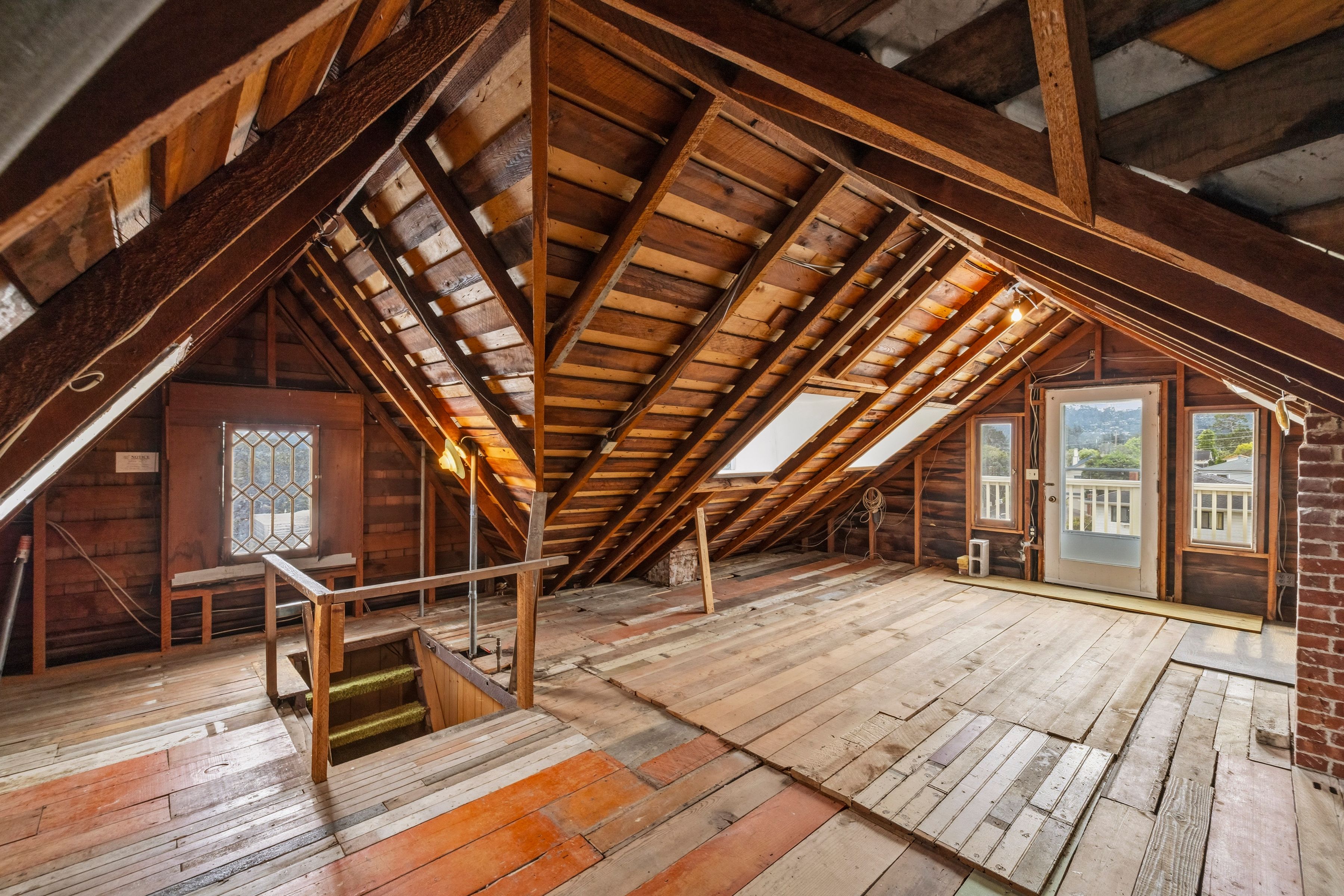  947 West Franklin Street - 物件實景