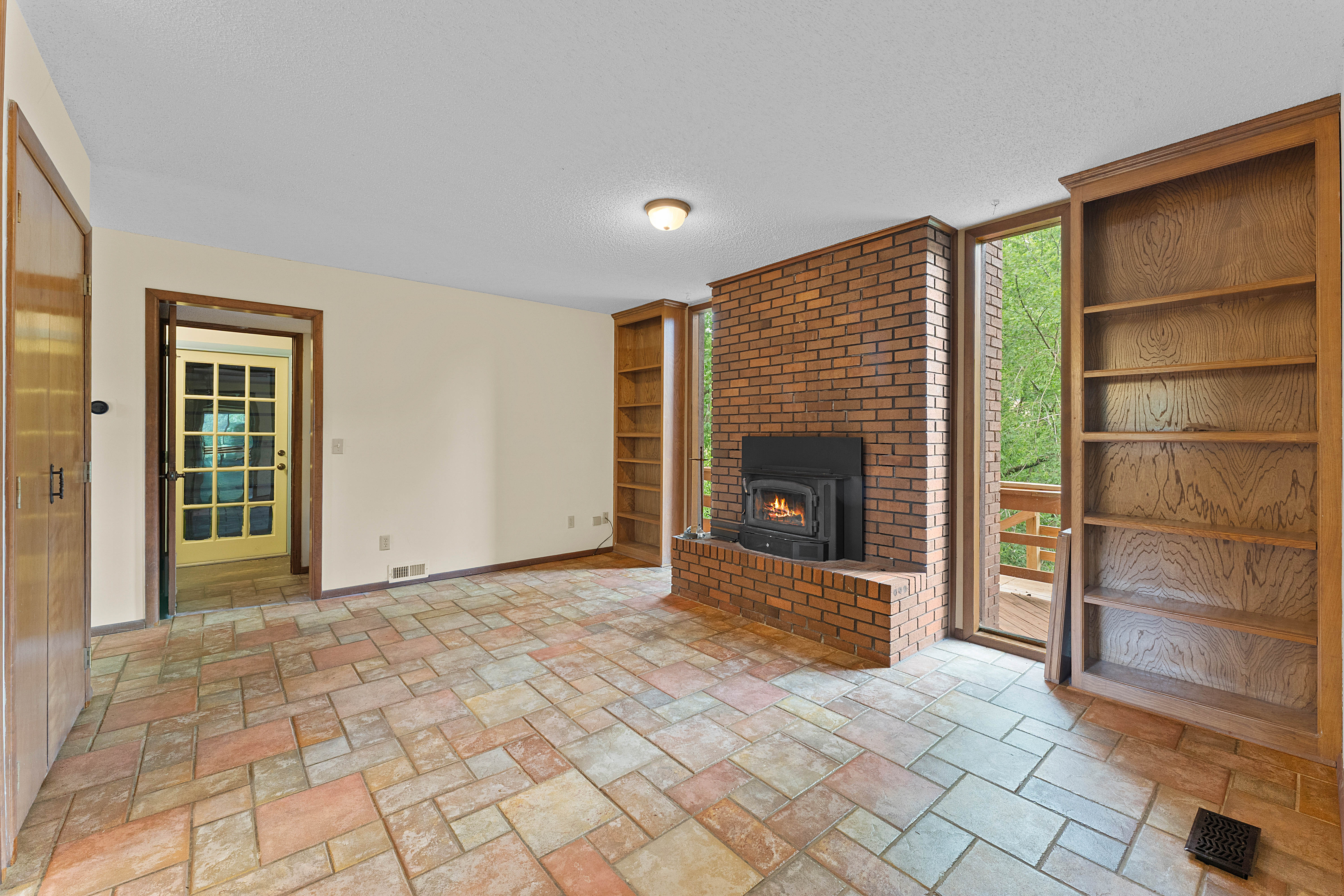 Bentonville, Arkansas, 72712, United States, 3 Bedrooms Bedrooms, ,2 BathroomsBathrooms,Residential,For Sale,1846586