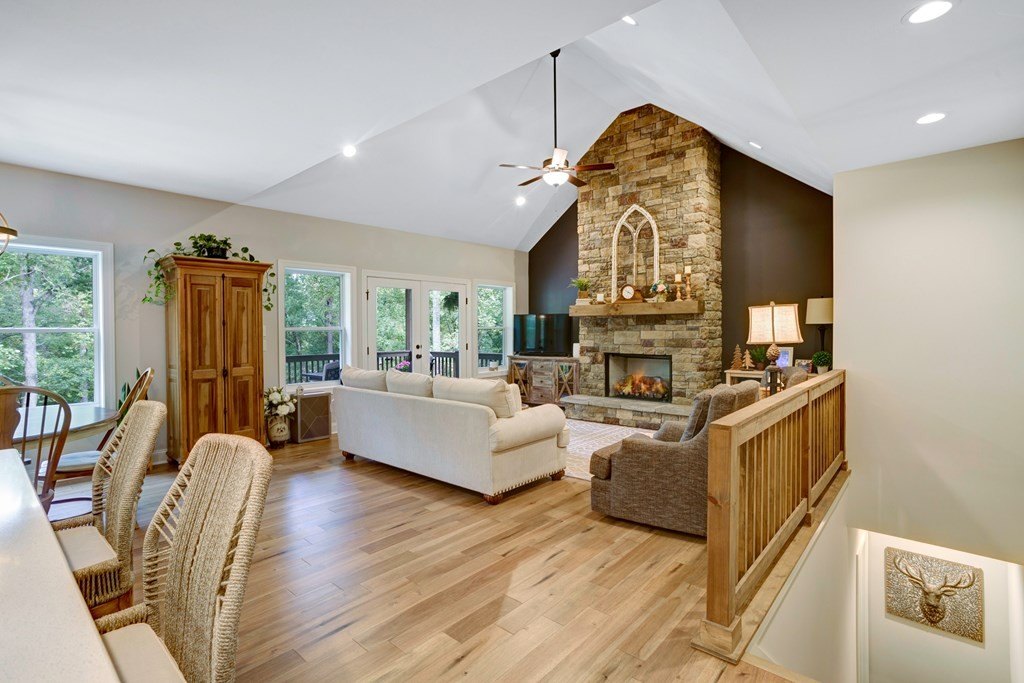 Hayesville, North Carolina, 28904, United States, 3 Bedrooms Bedrooms, ,3 BathroomsBathrooms,Residential,For Sale,1872419