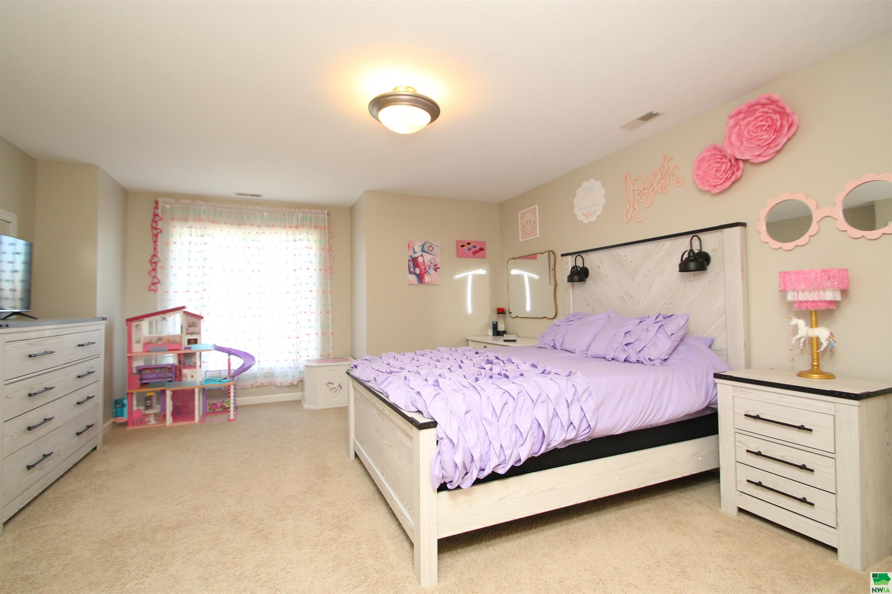 Dakota Dunes, South Dakota, 57049, United States, 5 Bedrooms Bedrooms, ,6 BathroomsBathrooms,Residential,For Sale,1943906