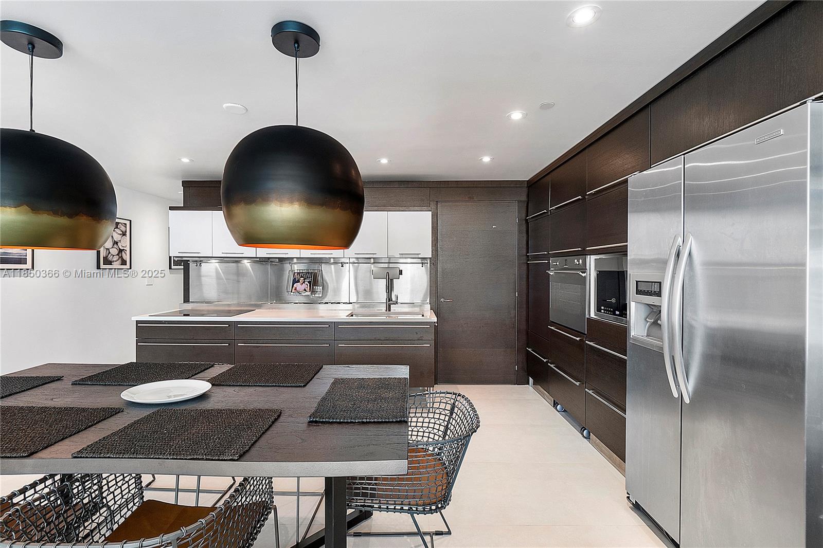 Miami Beach, Florida, 33140, United States, 1 Bedroom Bedrooms, ,1 BathroomBathrooms,Residential,For Sale,1906167