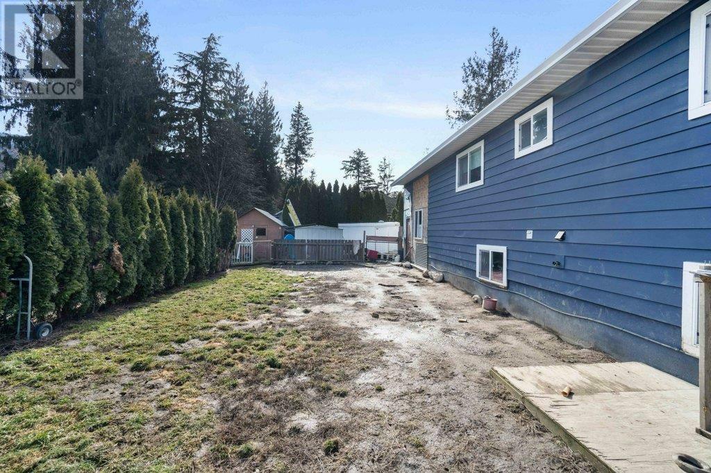SICAMOUS, British Columbia, V0E 2V0, CA, 4 Bedrooms Bedrooms, ,2 BathroomsBathrooms,Residential,For Sale,1838473