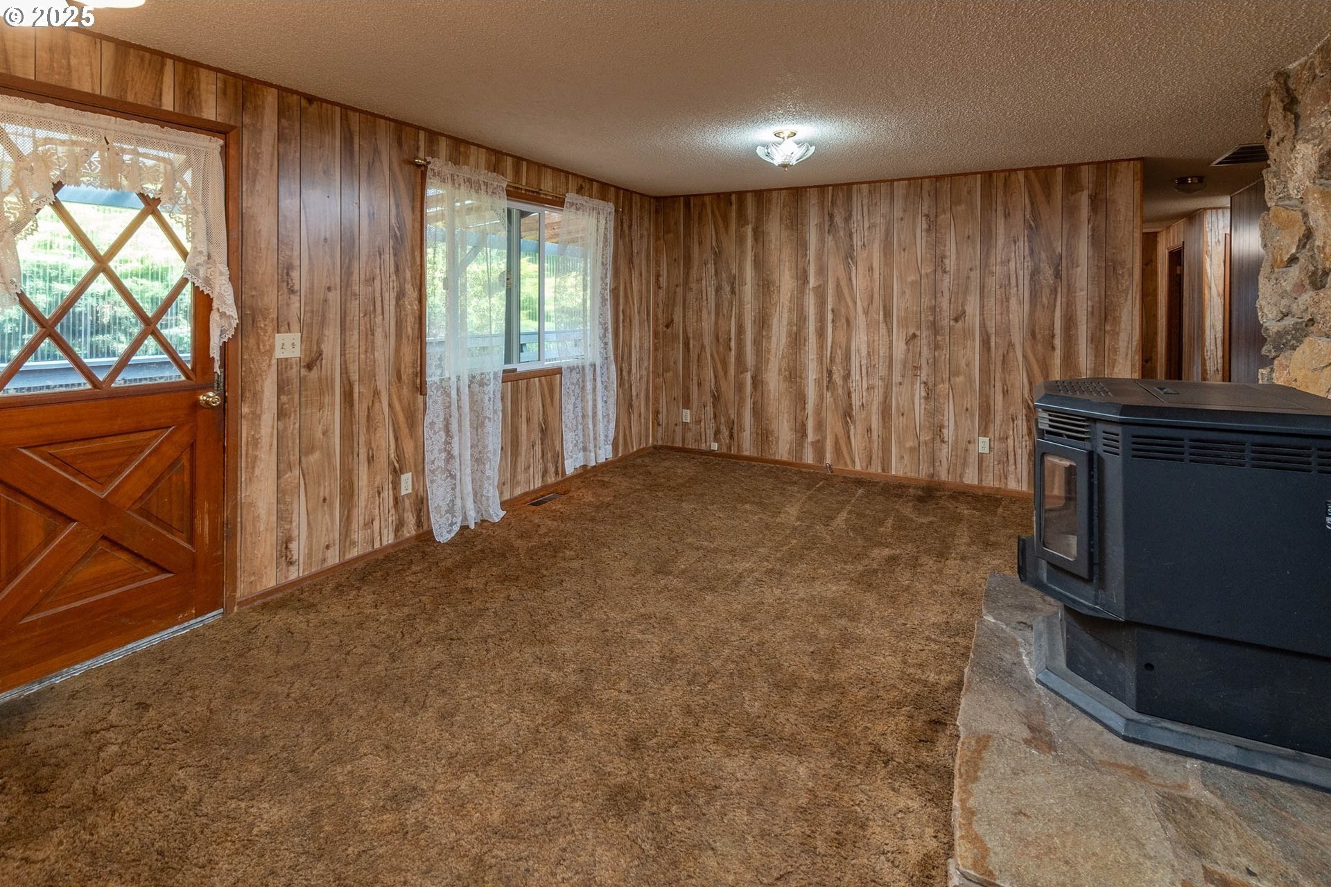 Myrtle Point, Oregon, 97458, United States, 3 Bedrooms Bedrooms, ,3 BathroomsBathrooms,Residential,For Sale,1975614