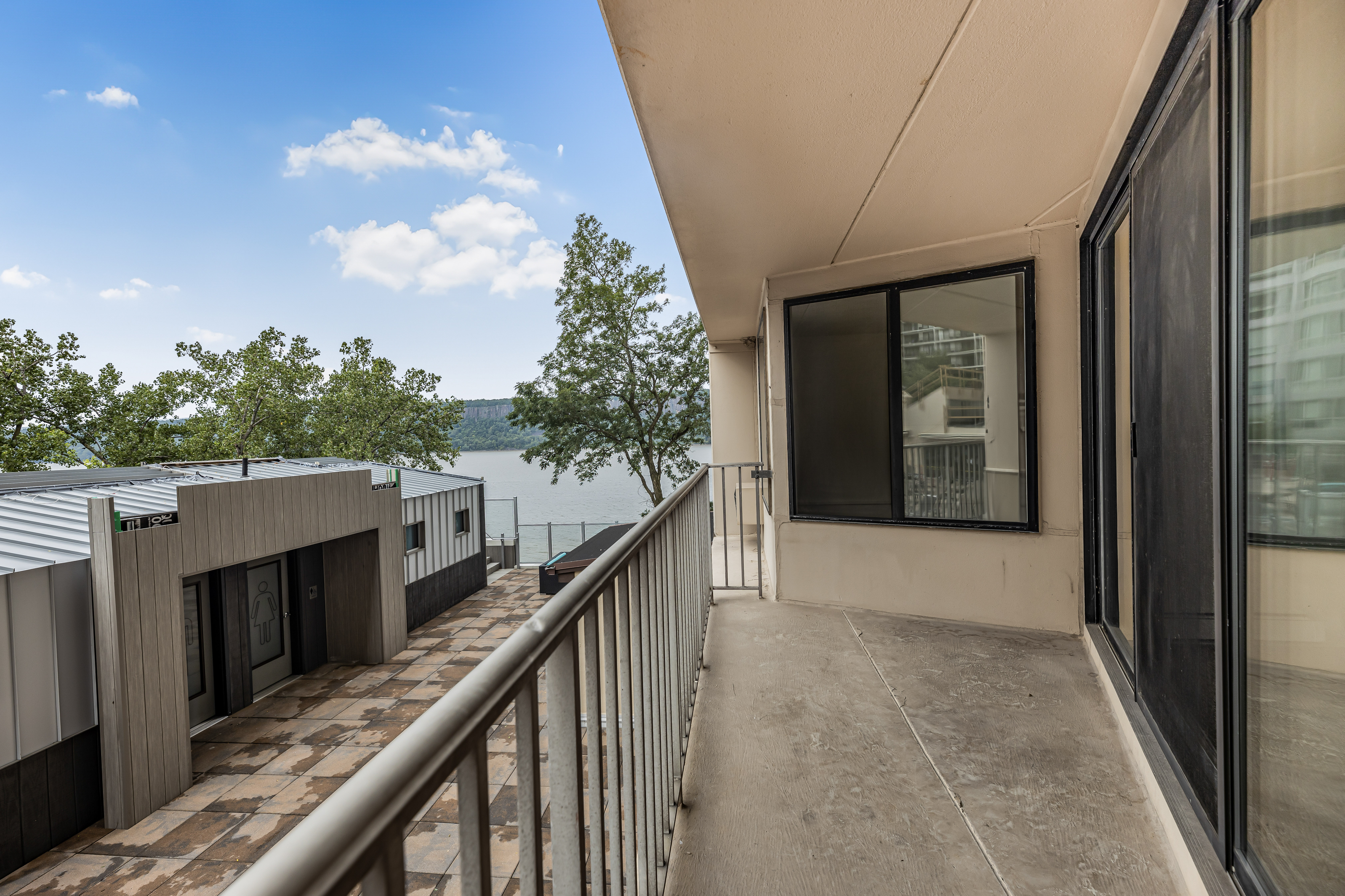 1155 Warburton Avenue - 物件實景