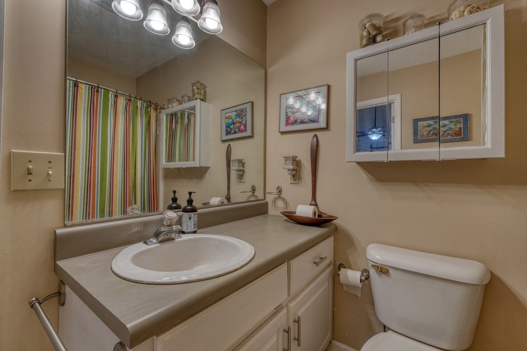 Hayesville, North Carolina, 28904, United States, 3 Bedrooms Bedrooms, ,3 BathroomsBathrooms,Residential,For Sale,1862322