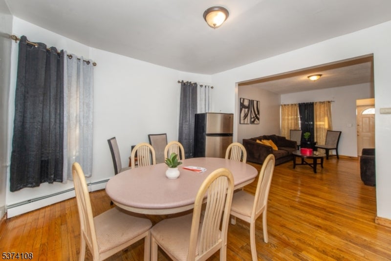 Newark City, New Jersey, 07112, United States, ,3 BathroomsBathrooms,Residential,For Sale,1982998