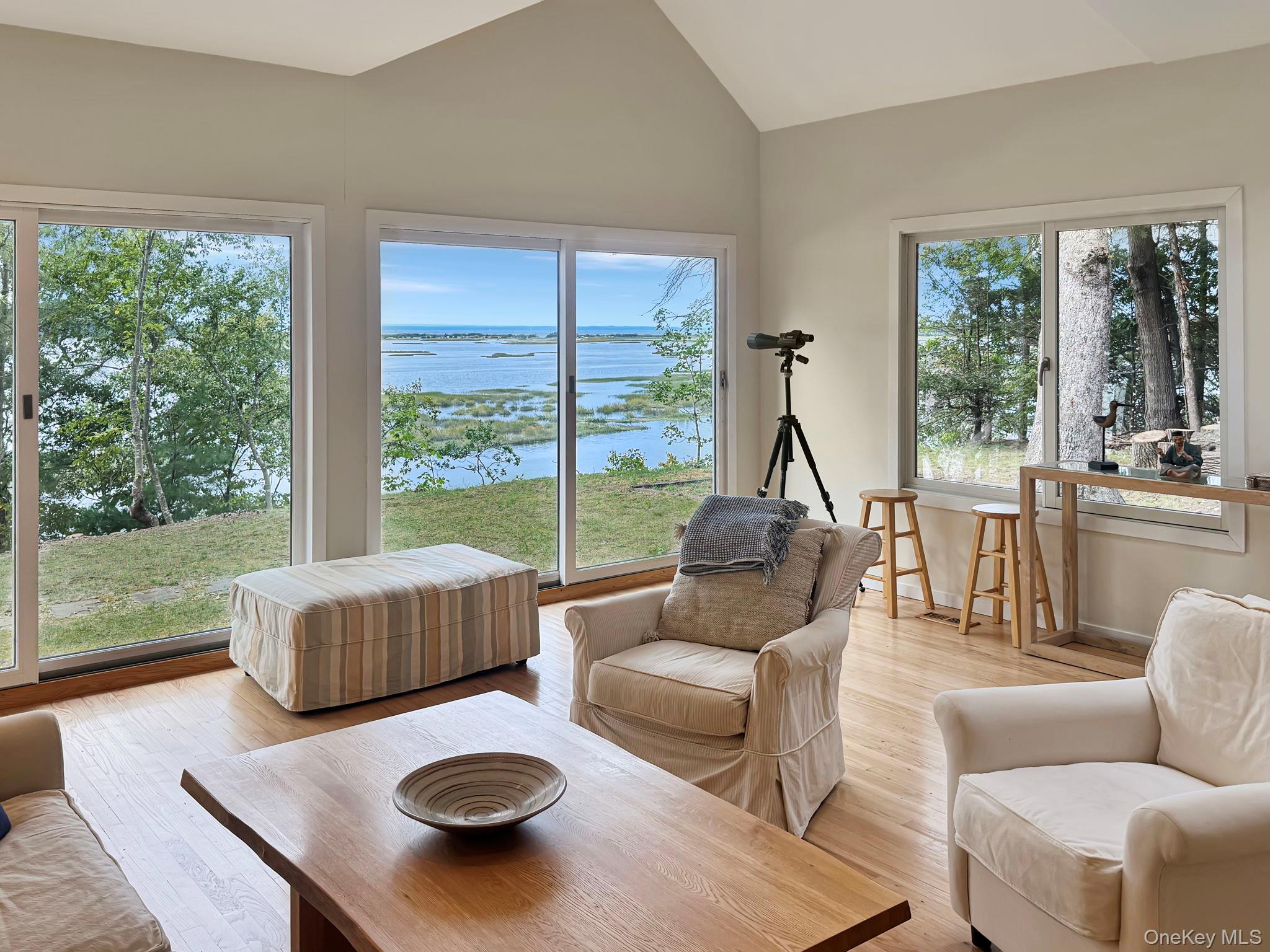  89 Harbor Road, Head Of The Harbor, NY 11780 - 物件實景